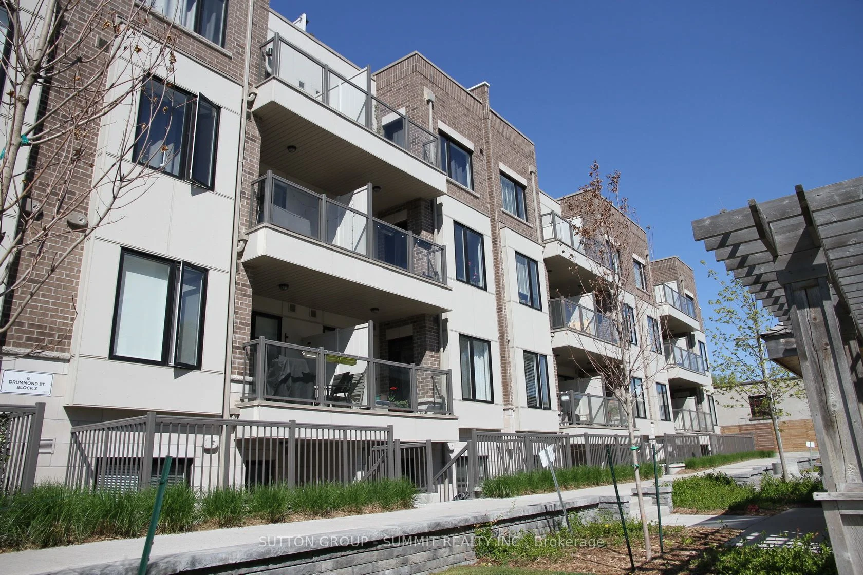 6 DRUMMOND Street 321, Toronto W06, ON M8V 1Y8