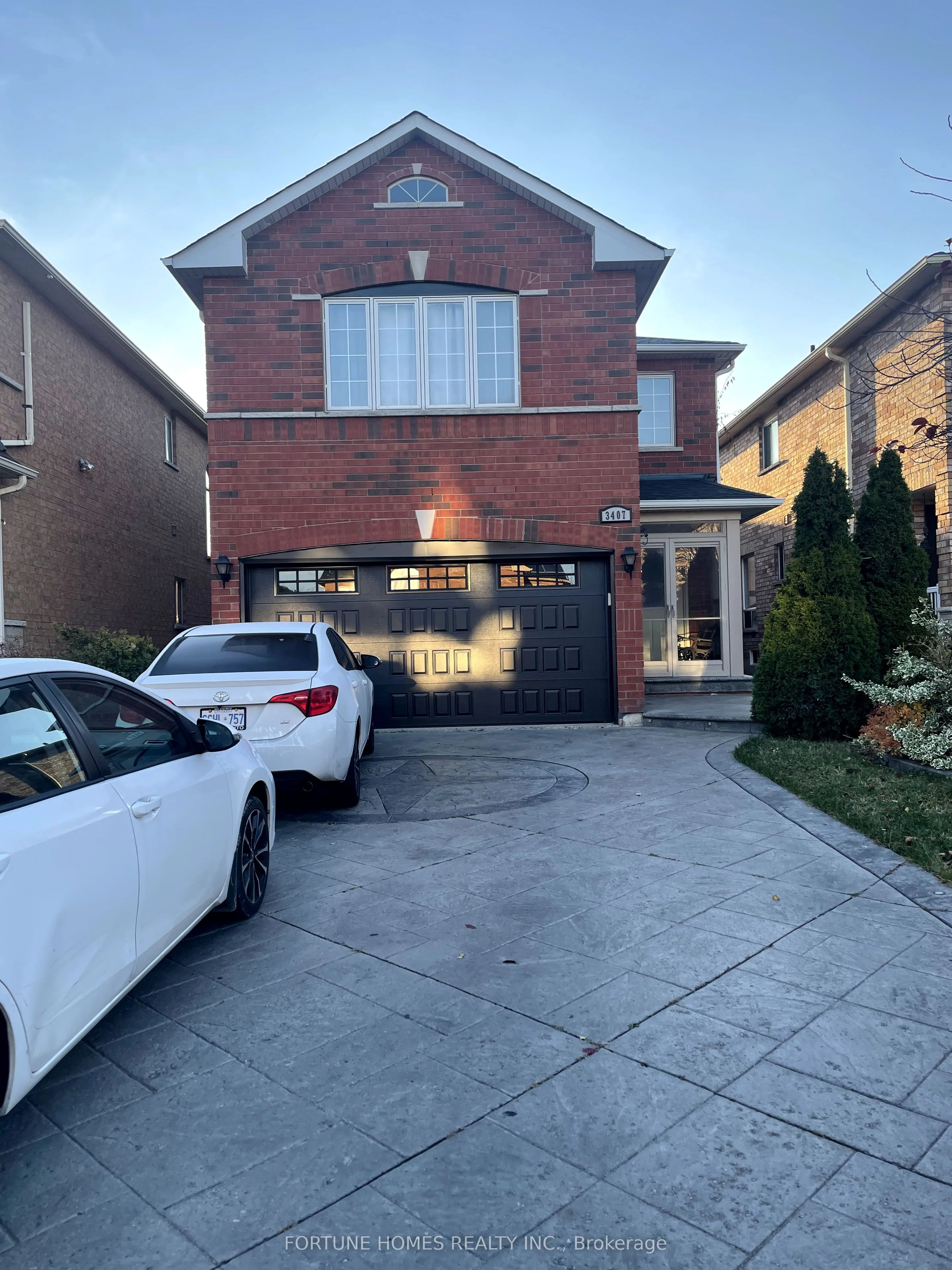 3407 Crimson King Circle, Mississauga, ON L5N 8M9