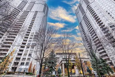 35 Kingsbridge Garden Circle 304, Mississauga, ON L5R 3Z5