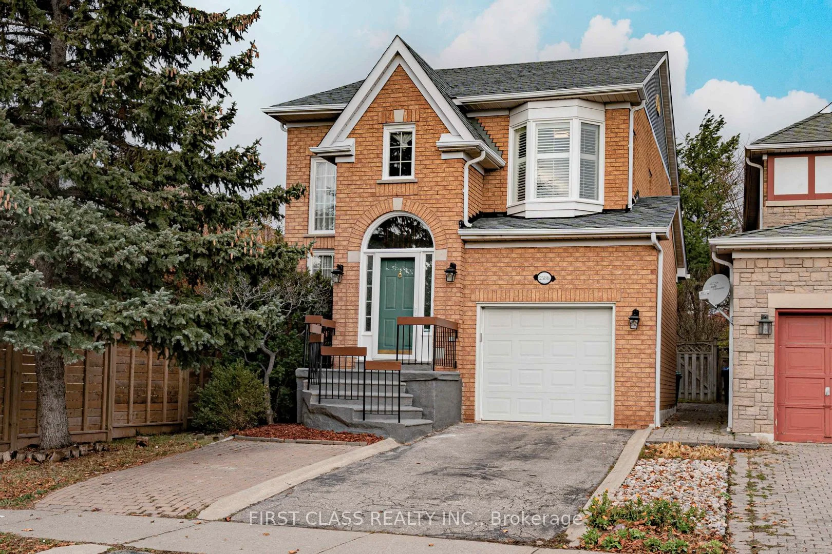 2588 Strathmore Crescent, Mississauga, On L5m 5l1