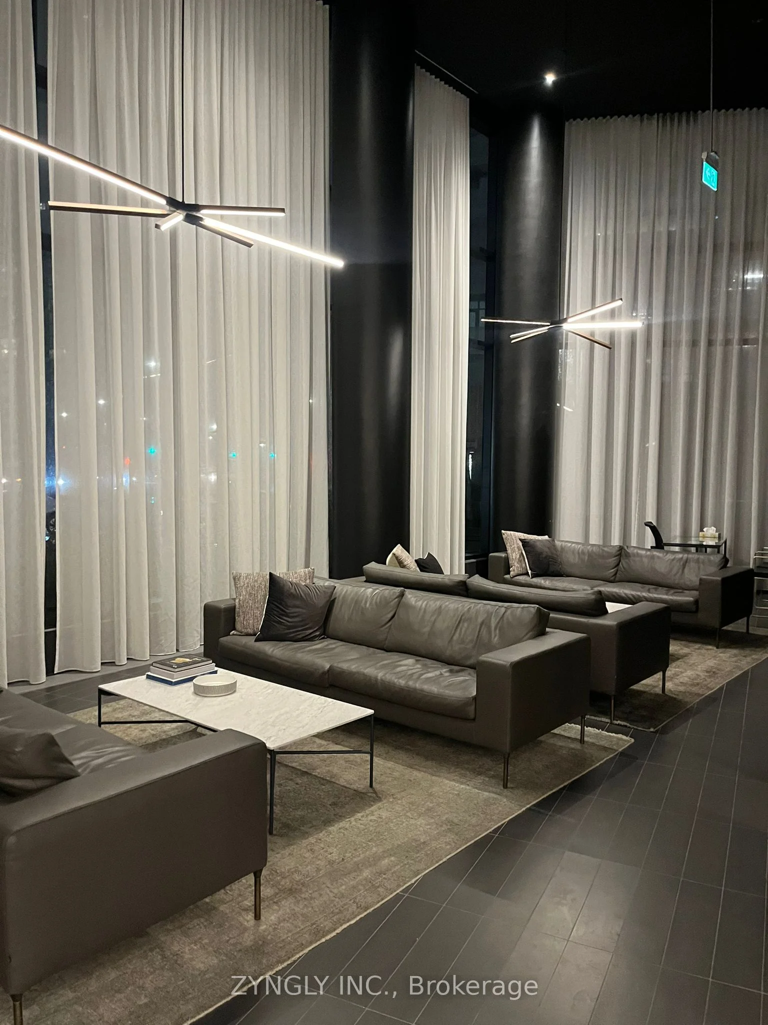 3900 Confederation Parkway W 4906, Mississauga, ON L5B 0M3