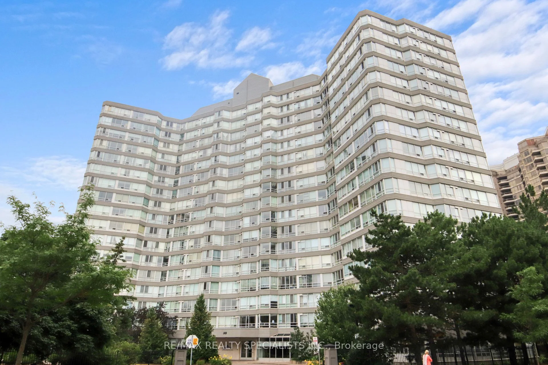 50 Kingsbridge Garden Circle 1807, Mississauga, On L5r 1y2