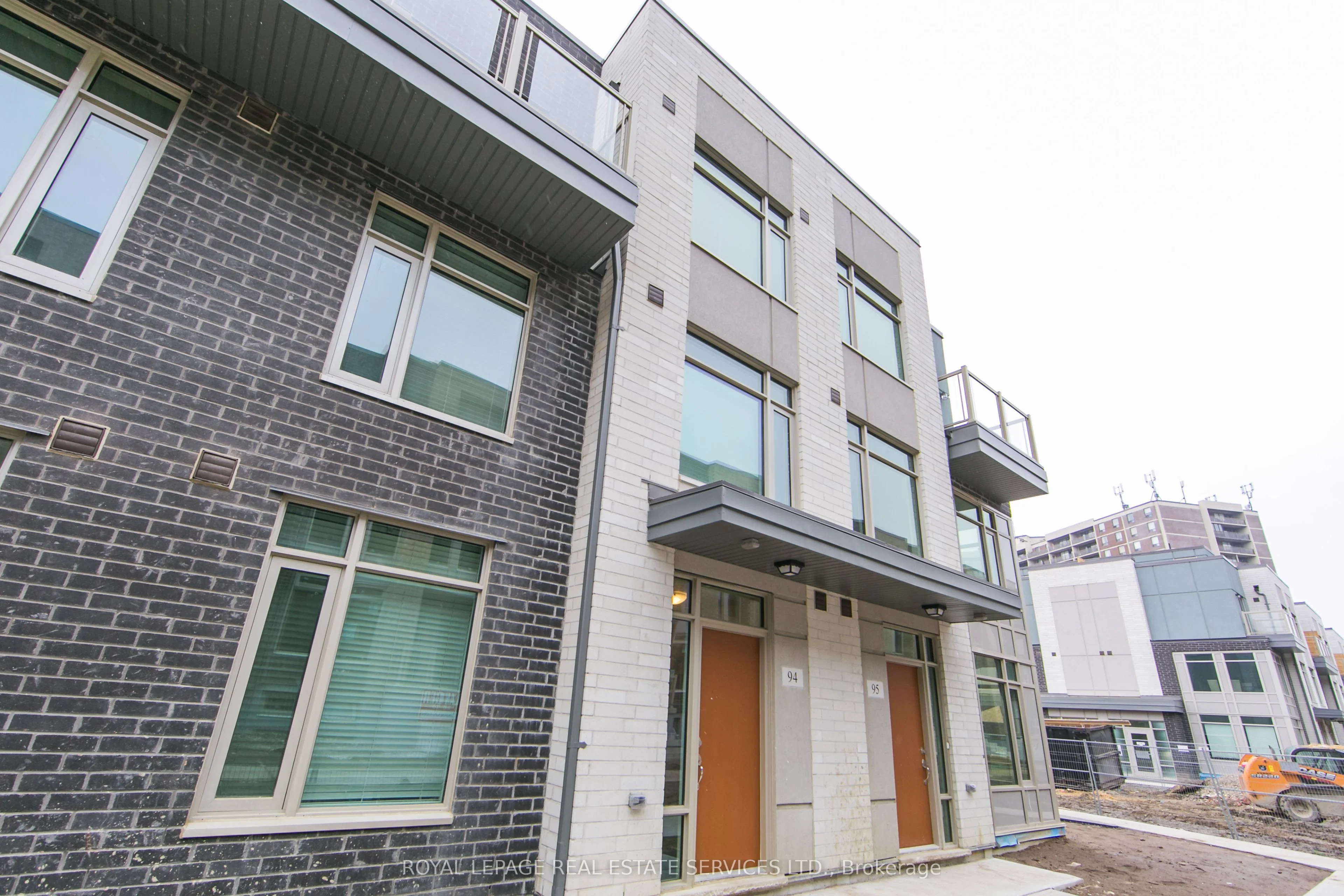 15 Applewood Lane 94, Toronto W08, On M9c 0c1