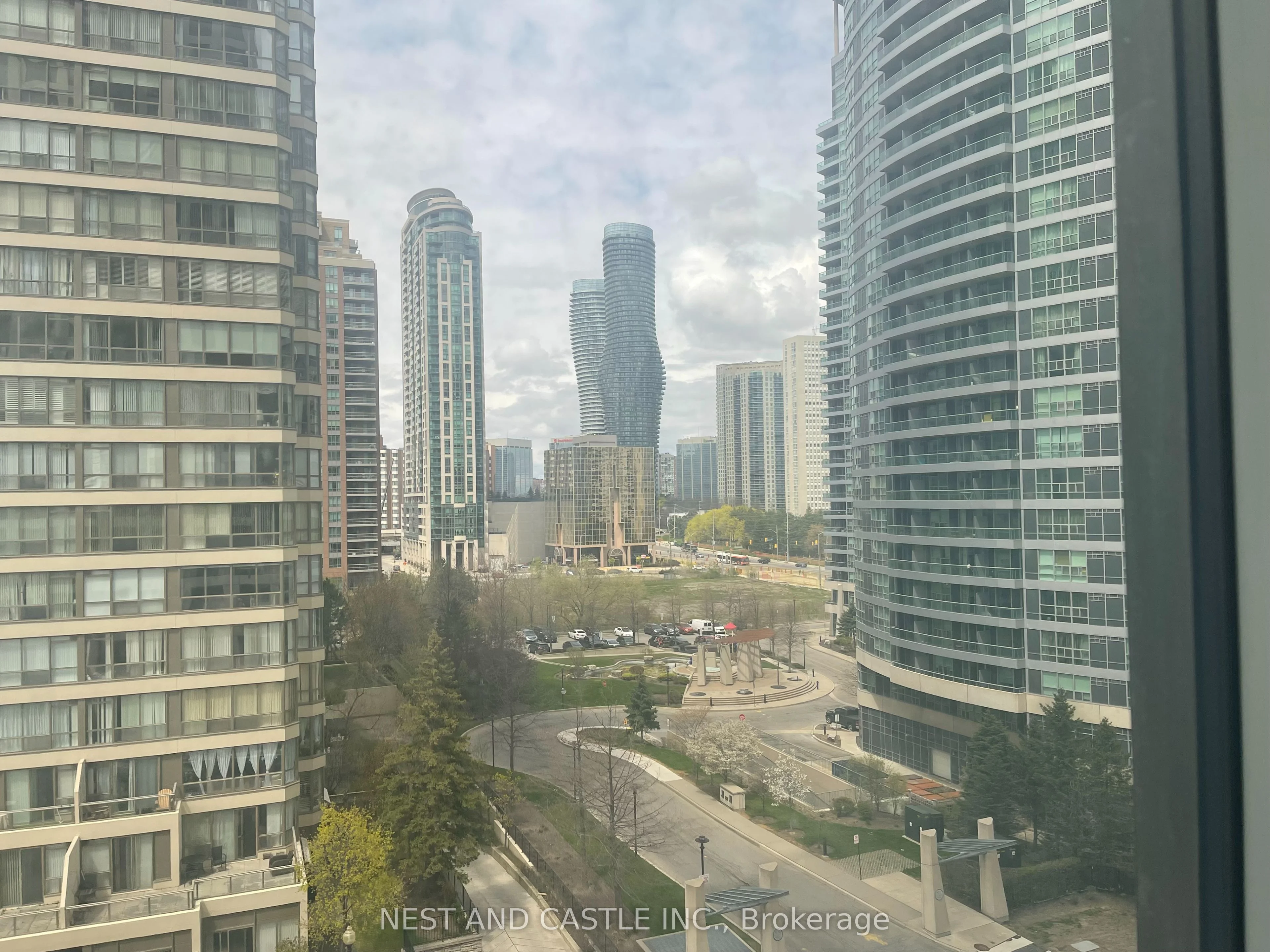 36 Elm St Drive 602, Mississauga, ON L5B 1L9