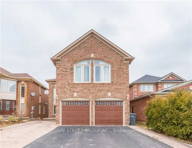 2418 Yorktown Circle, Mississauga, ON L5M 5Y2