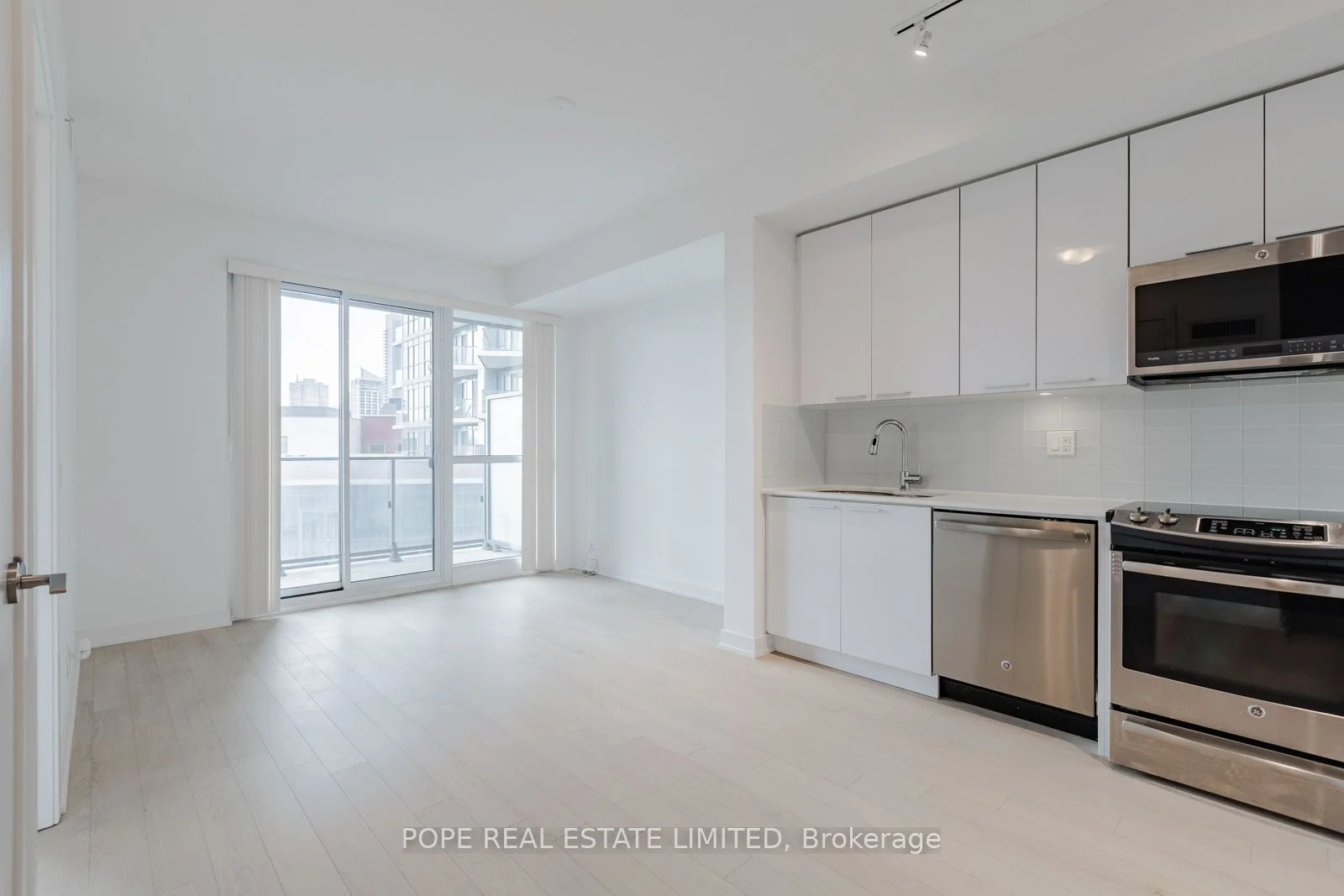 10 Park Lawn Road 415, Toronto W06, ON M8Y 3H8