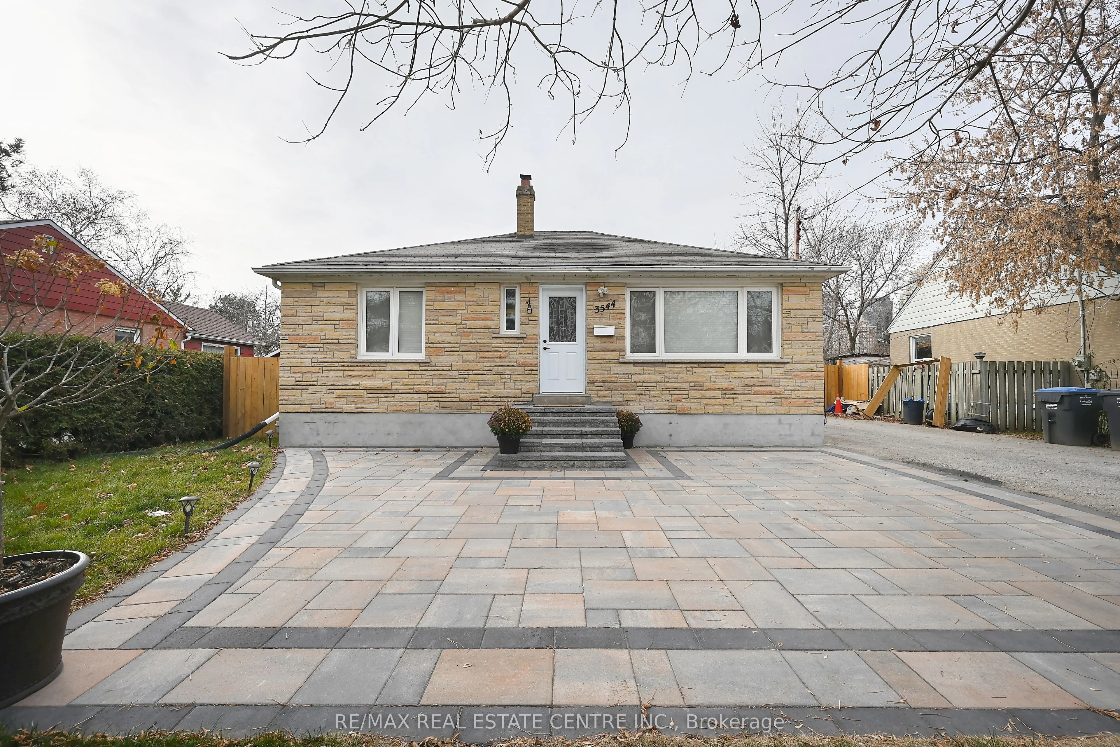 3544 Joan Drive, Mississauga, ON L5B 1T8