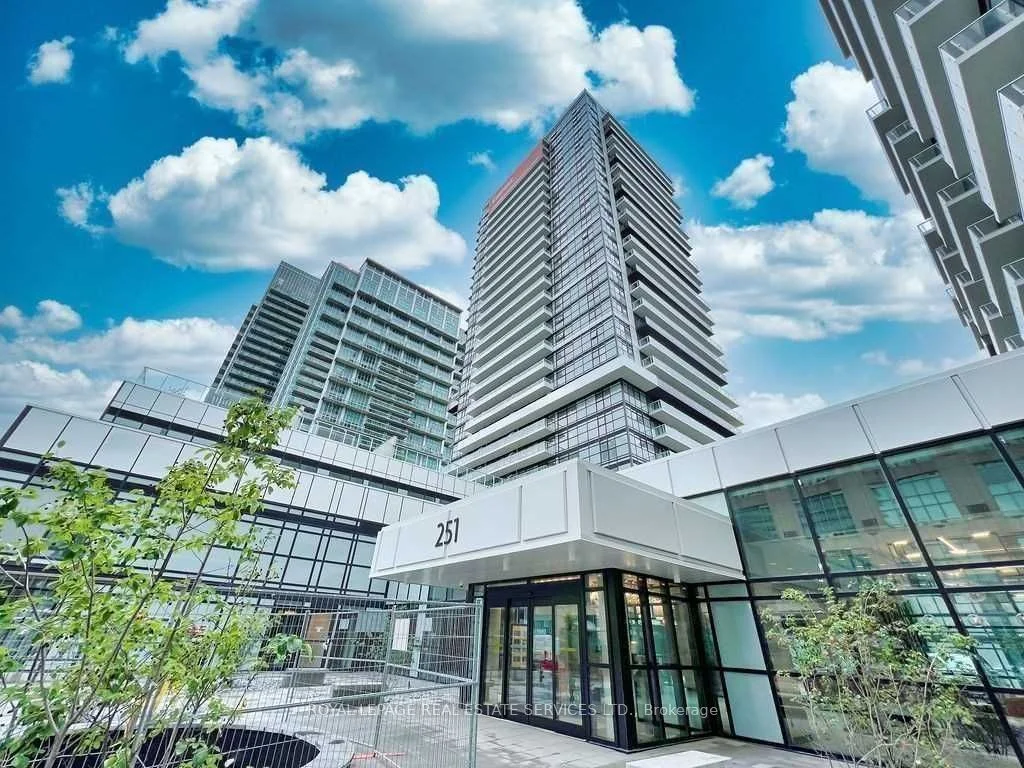 251 Manitoba Street 301, Toronto W06, ON M8Y 4G9