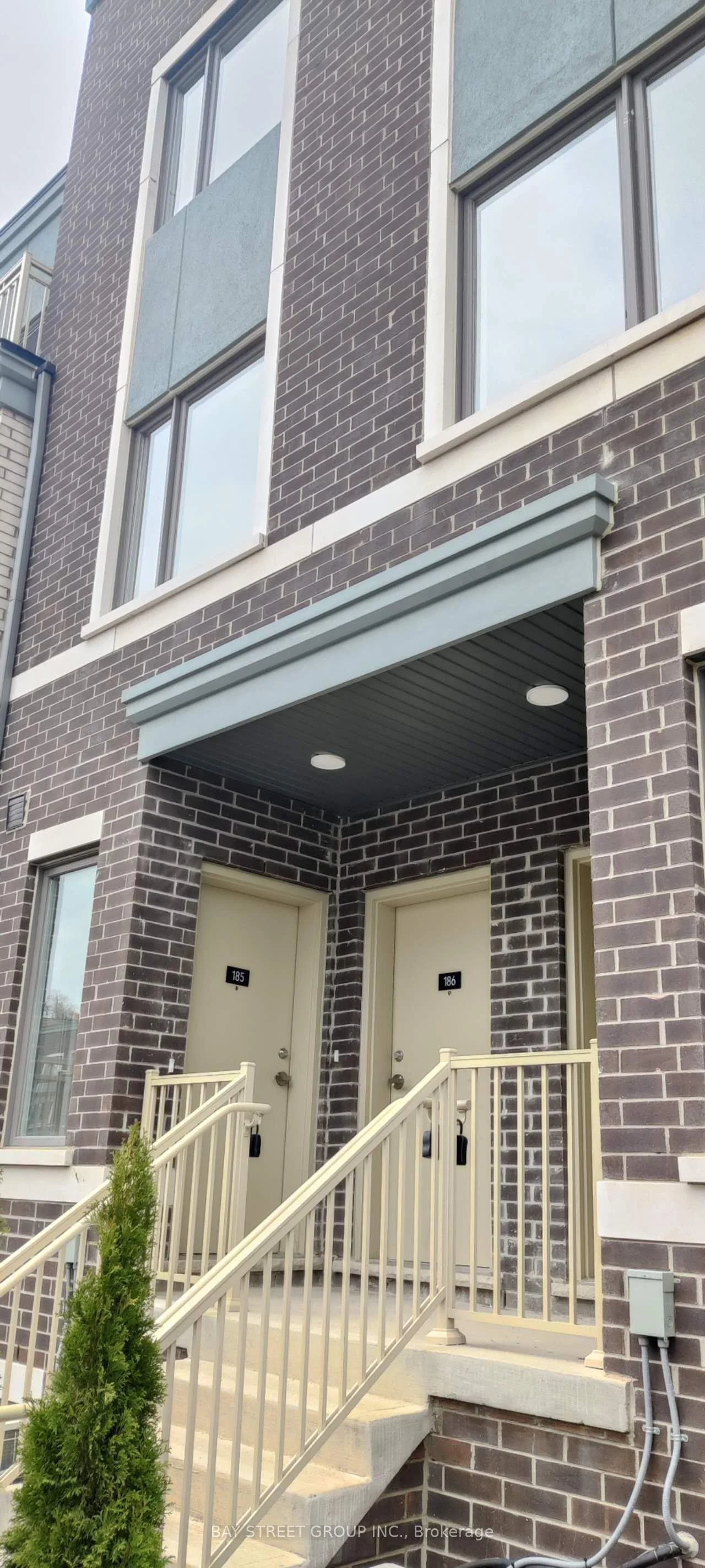 10 LLOYD JANES Lane 185, Toronto W06, ON M8V 0J6