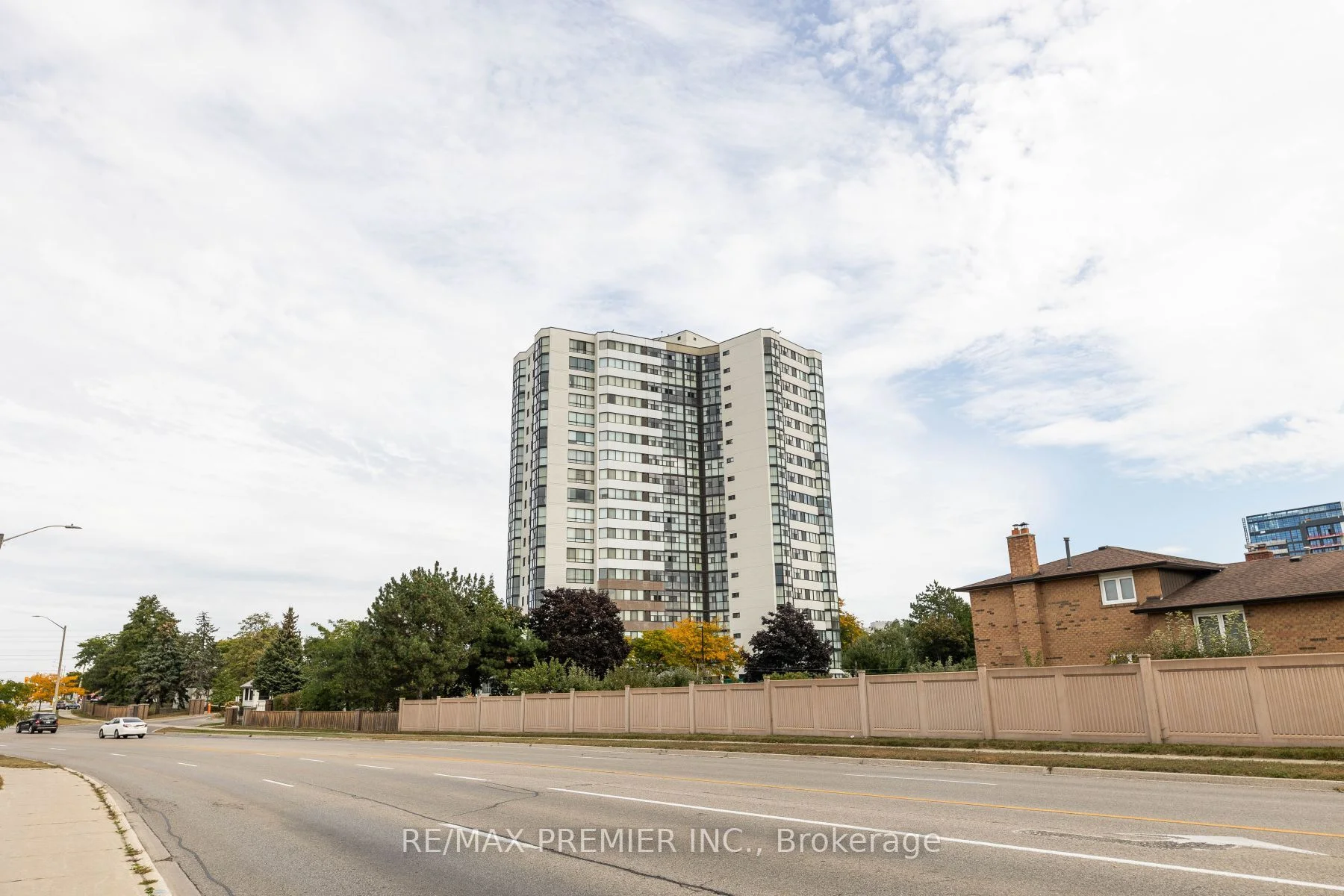 1360 Rathburn Road E 503, Mississauga, ON L4W 4H4