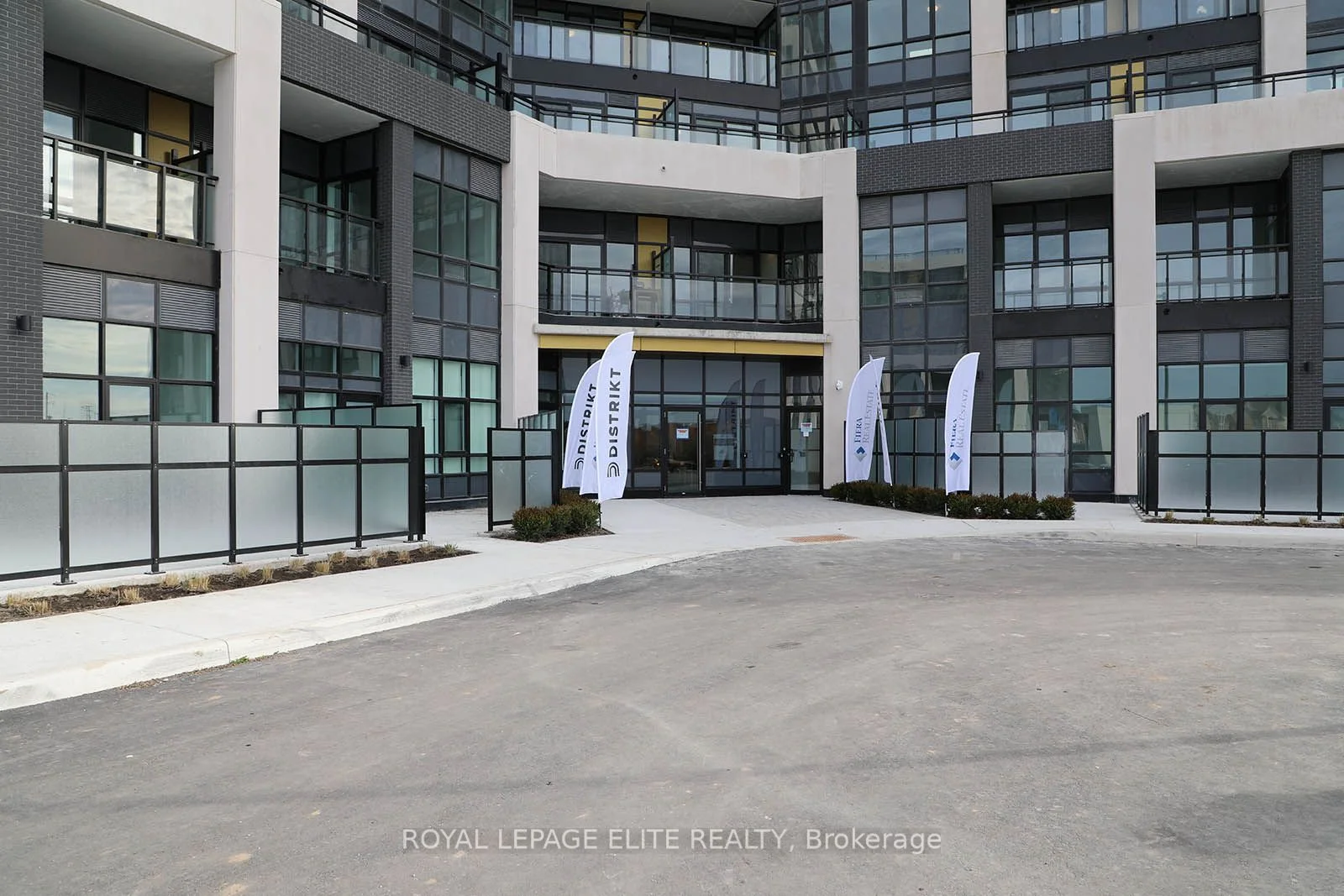 405 Dundas Street W 418, Oakville, ON L6M 4M2