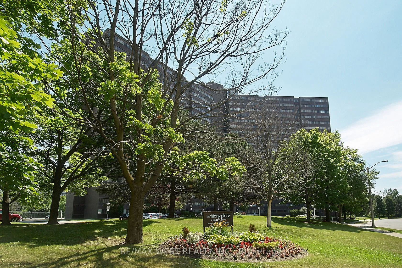 11 Wincott Drive 1410, Toronto W09, ON M9R 2R9