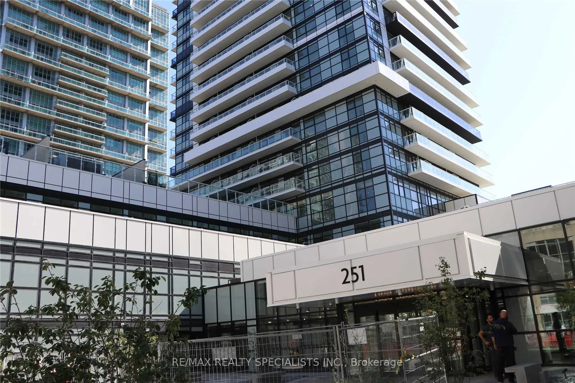 251 Manitoba Street 901, Toronto W06, ON M8Y 0C7