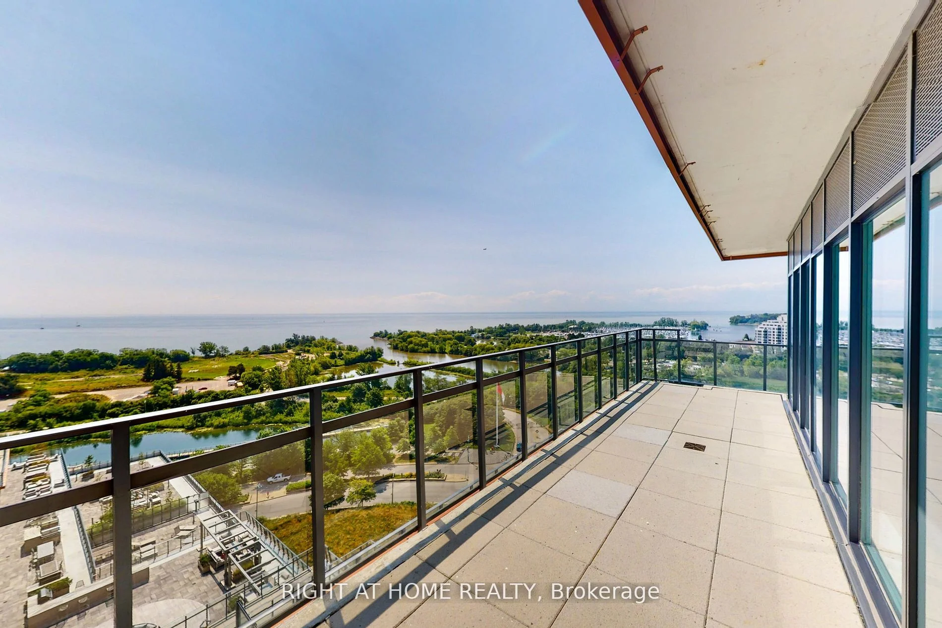 30 Shore Breeze Drive 1318, Toronto W06, ON M8V 0J1