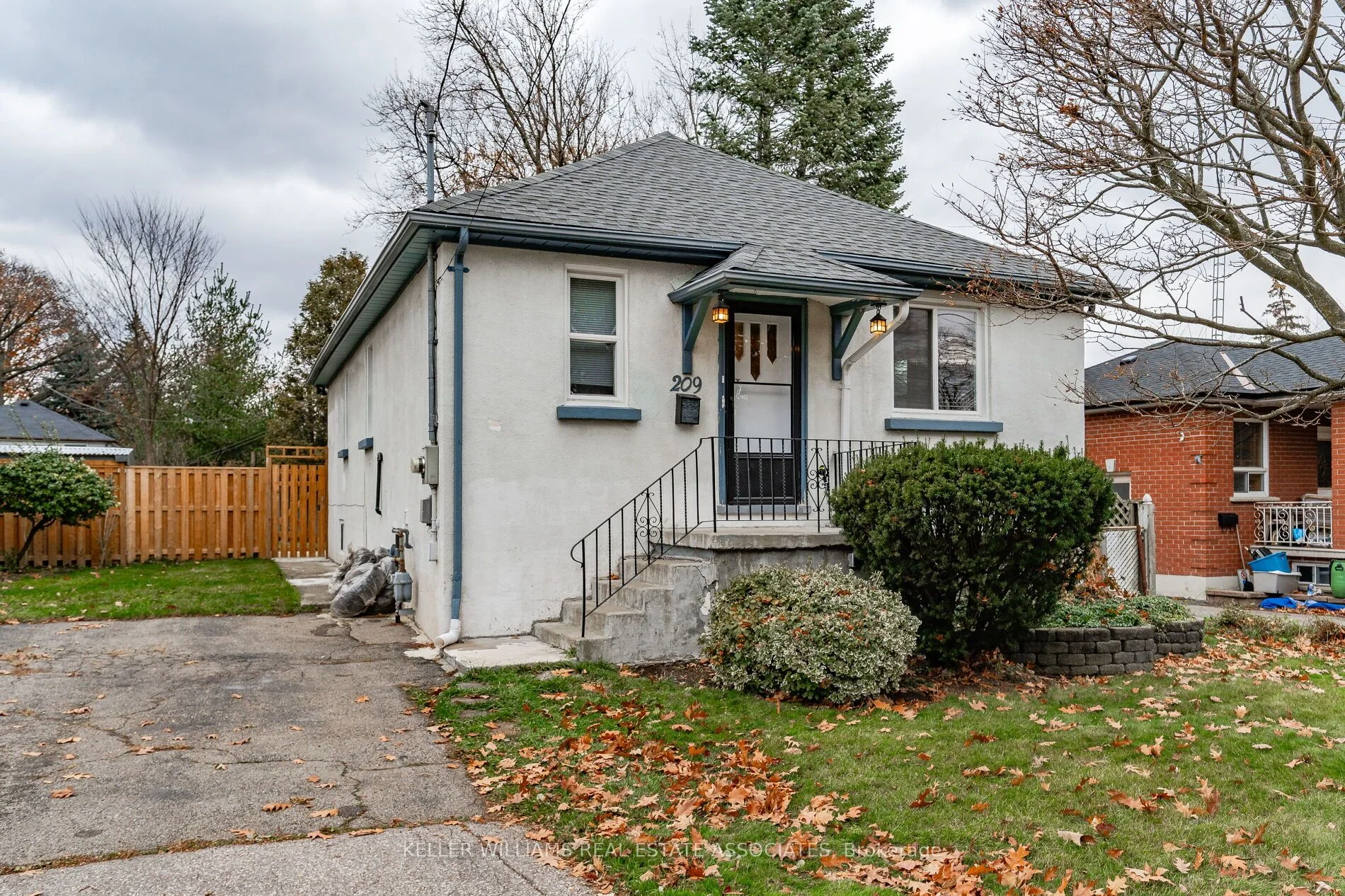 209 Eaglewood Boulevard, Mississauga, ON L5G 1V9