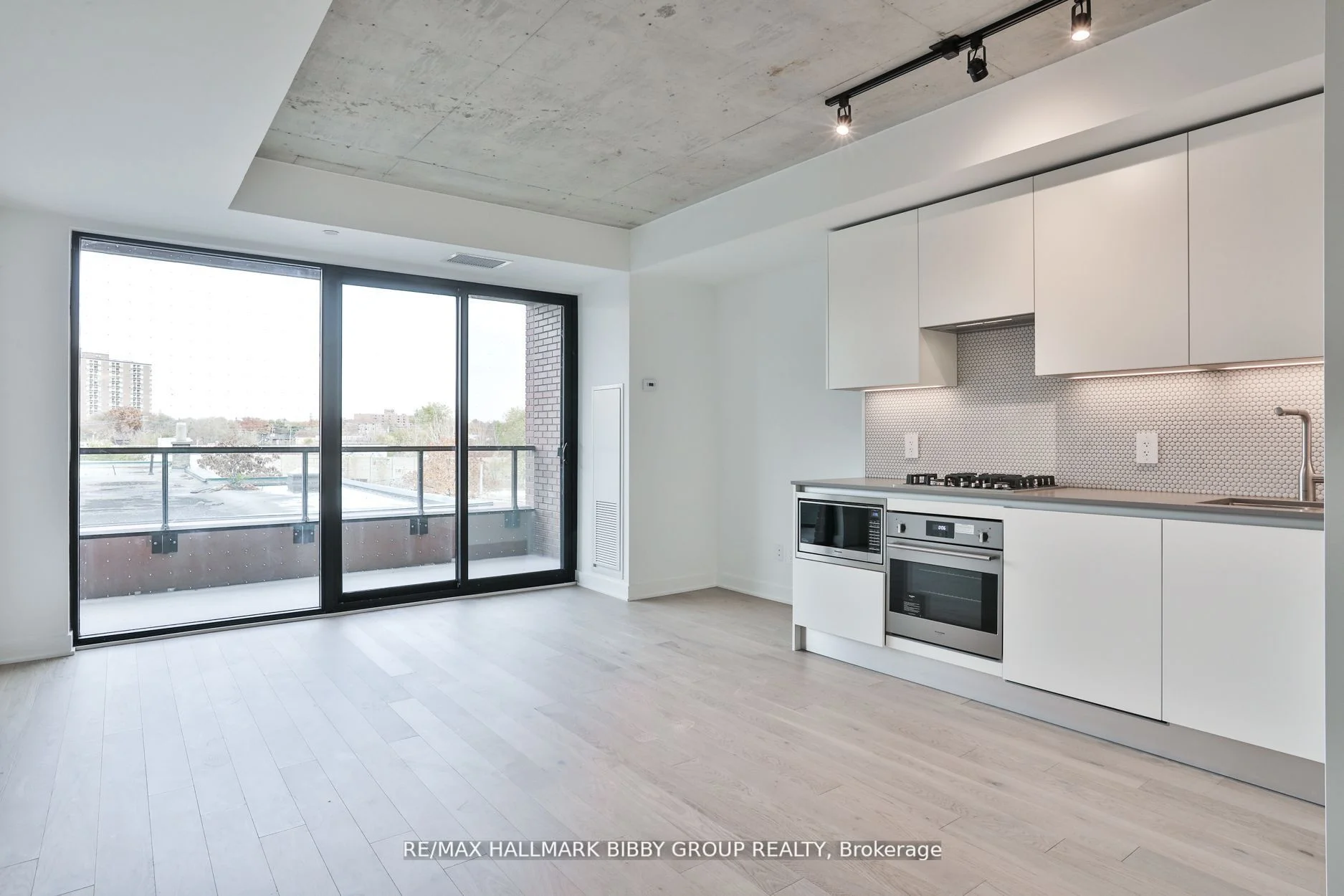 2720 Dundas Street W 318, Toronto W02, ON M6P 1Y2