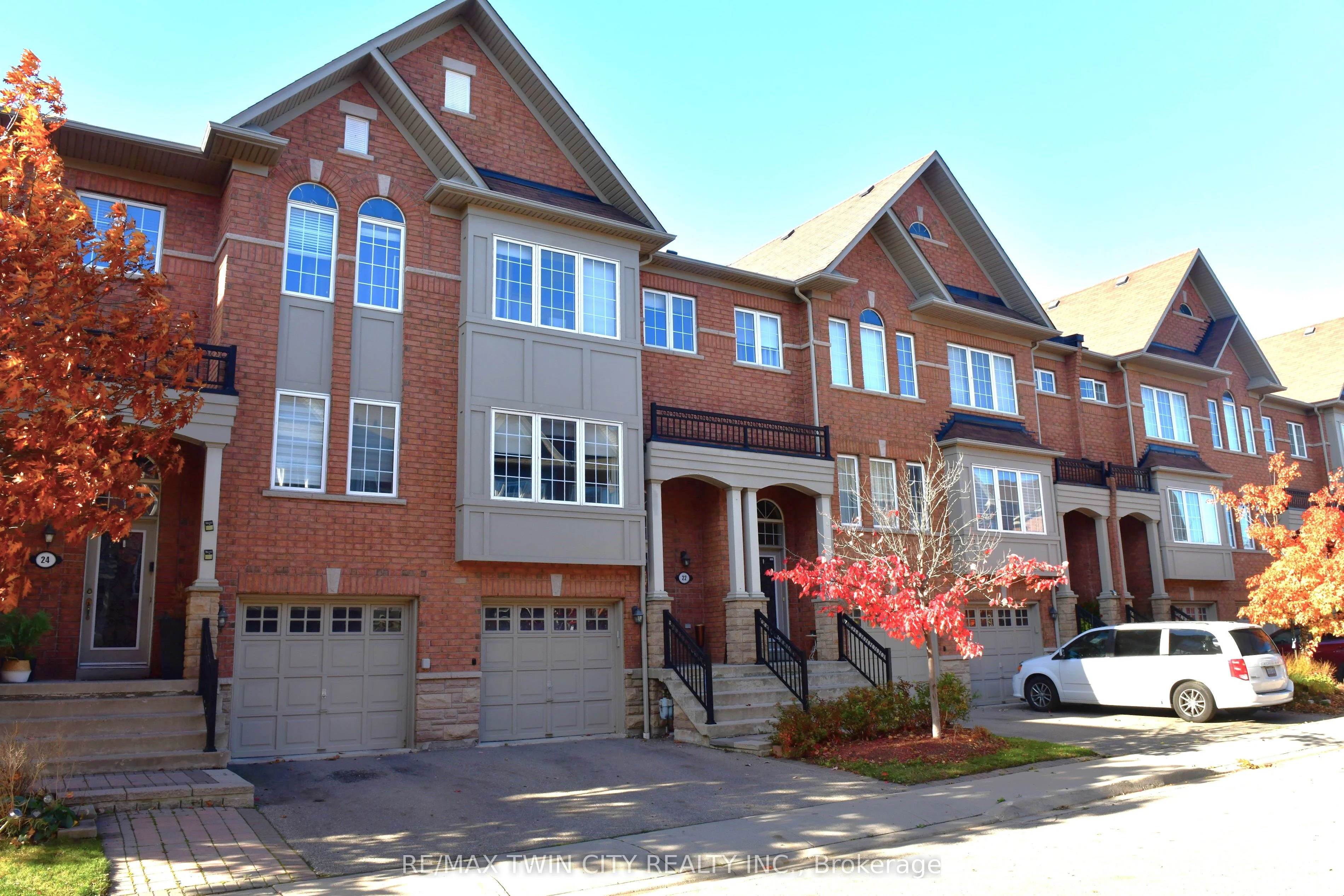 230 Paisley Boulevard W 22, Mississauga, ON L5B 0C5