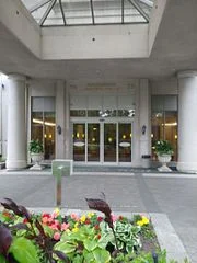 25 Kingsbridge Garden Circle 1227, Mississauga, On L5r 4b1