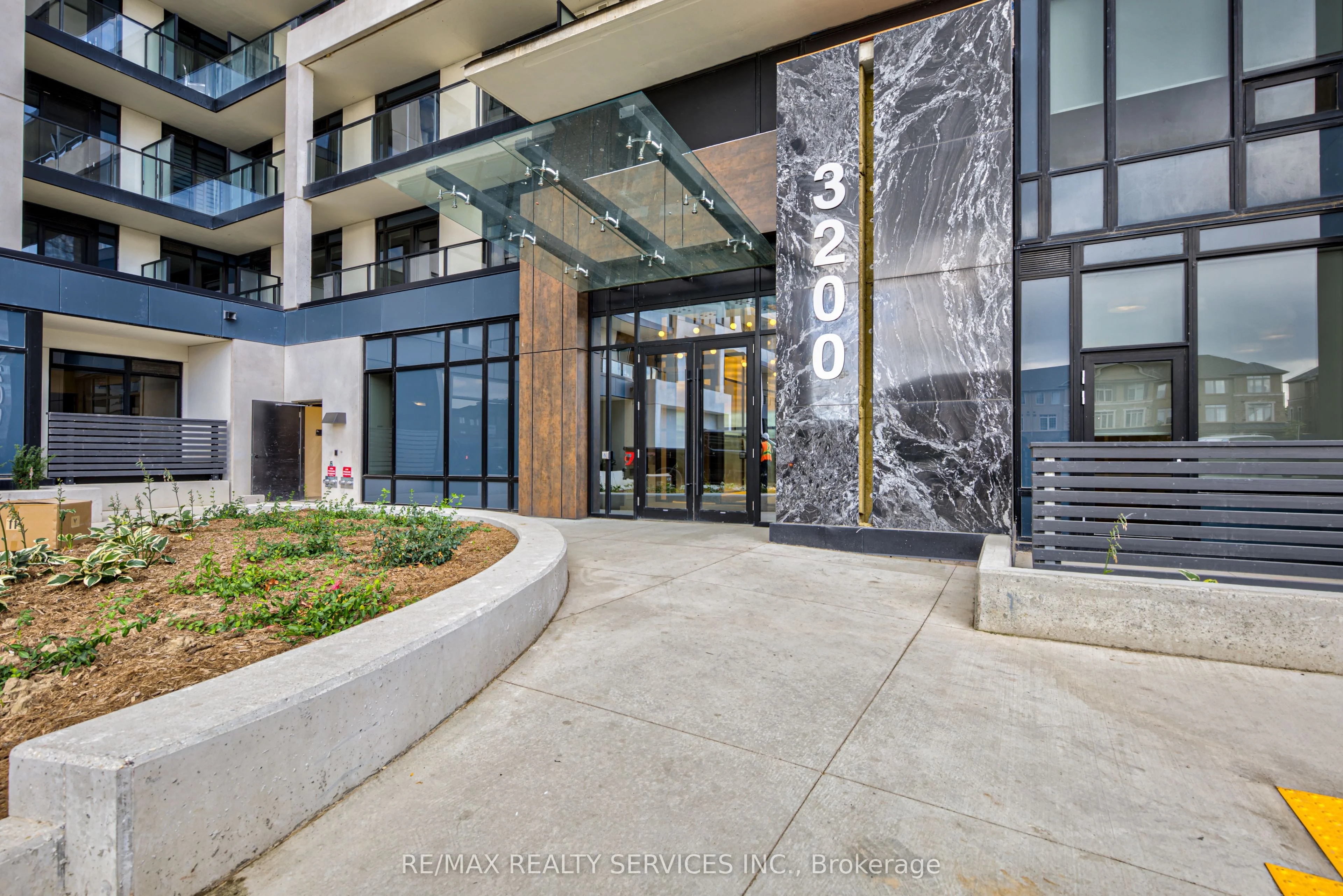 3200 William Coltson Avenue 826, Oakville, On L6h 7w6