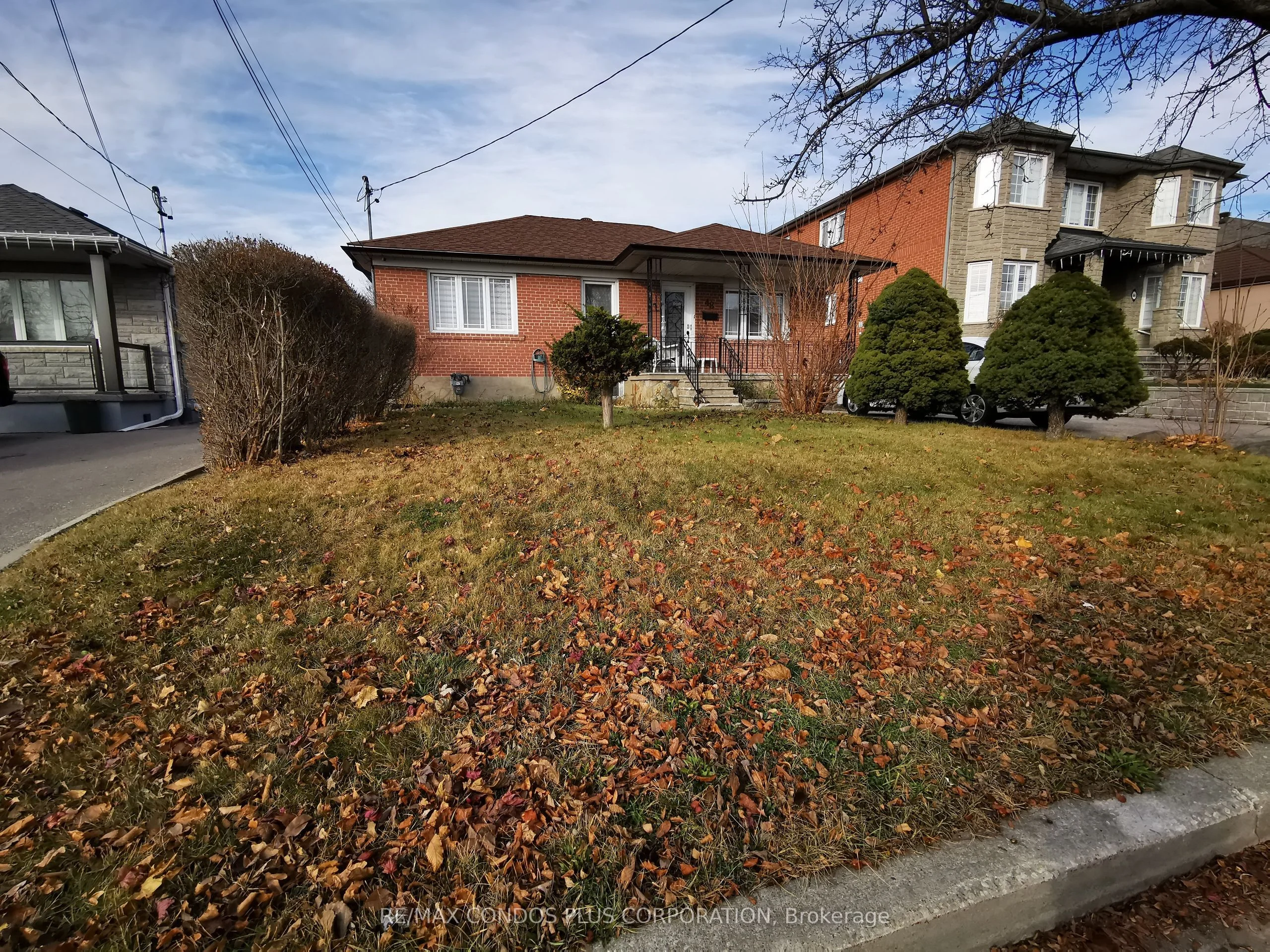 48 Grovedale Avenue Lower, Toronto W04, ON M6L 1Y7
