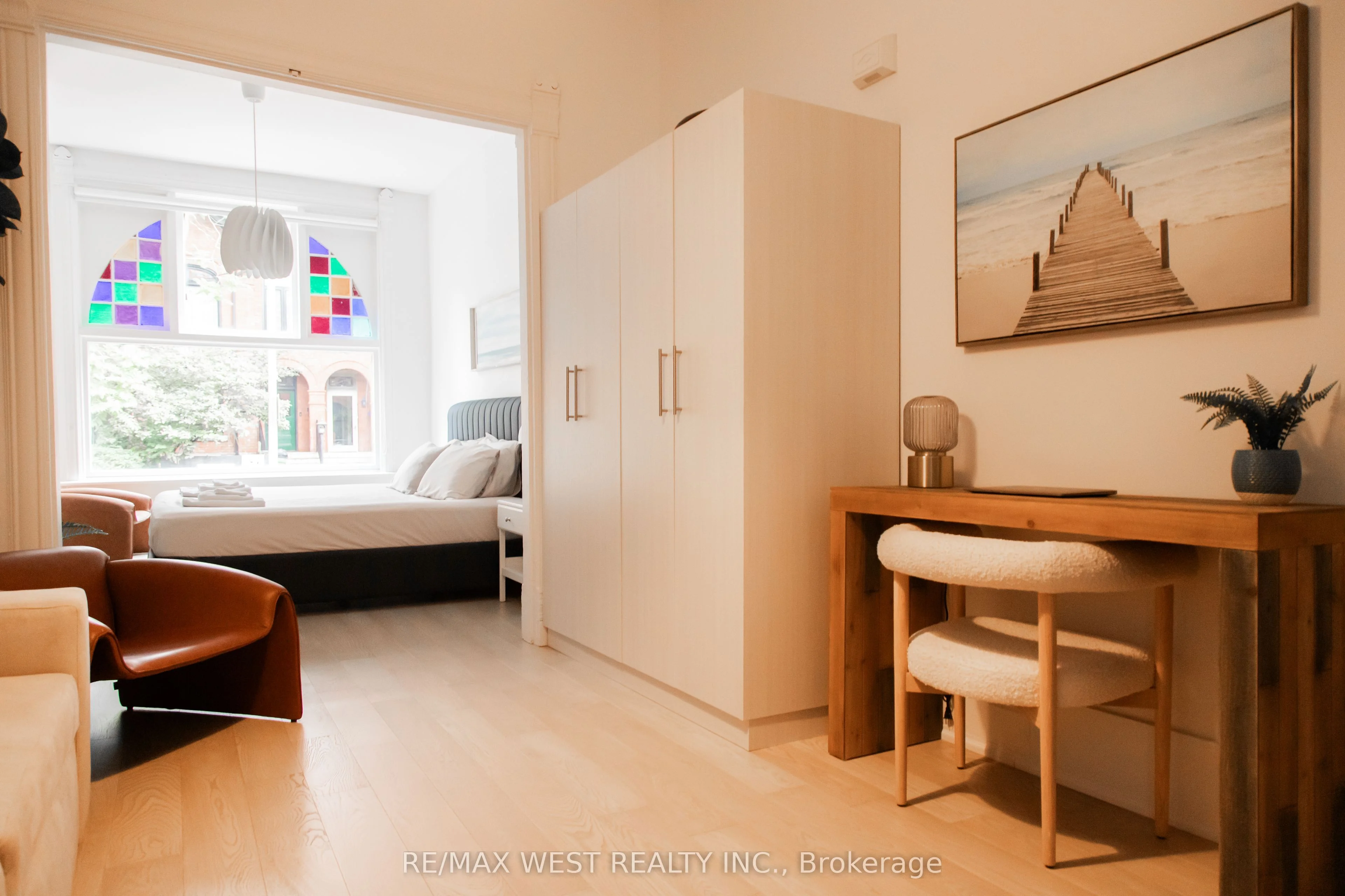 17 Melbourne Avenue 101, Toronto W01, On M6k 1k1