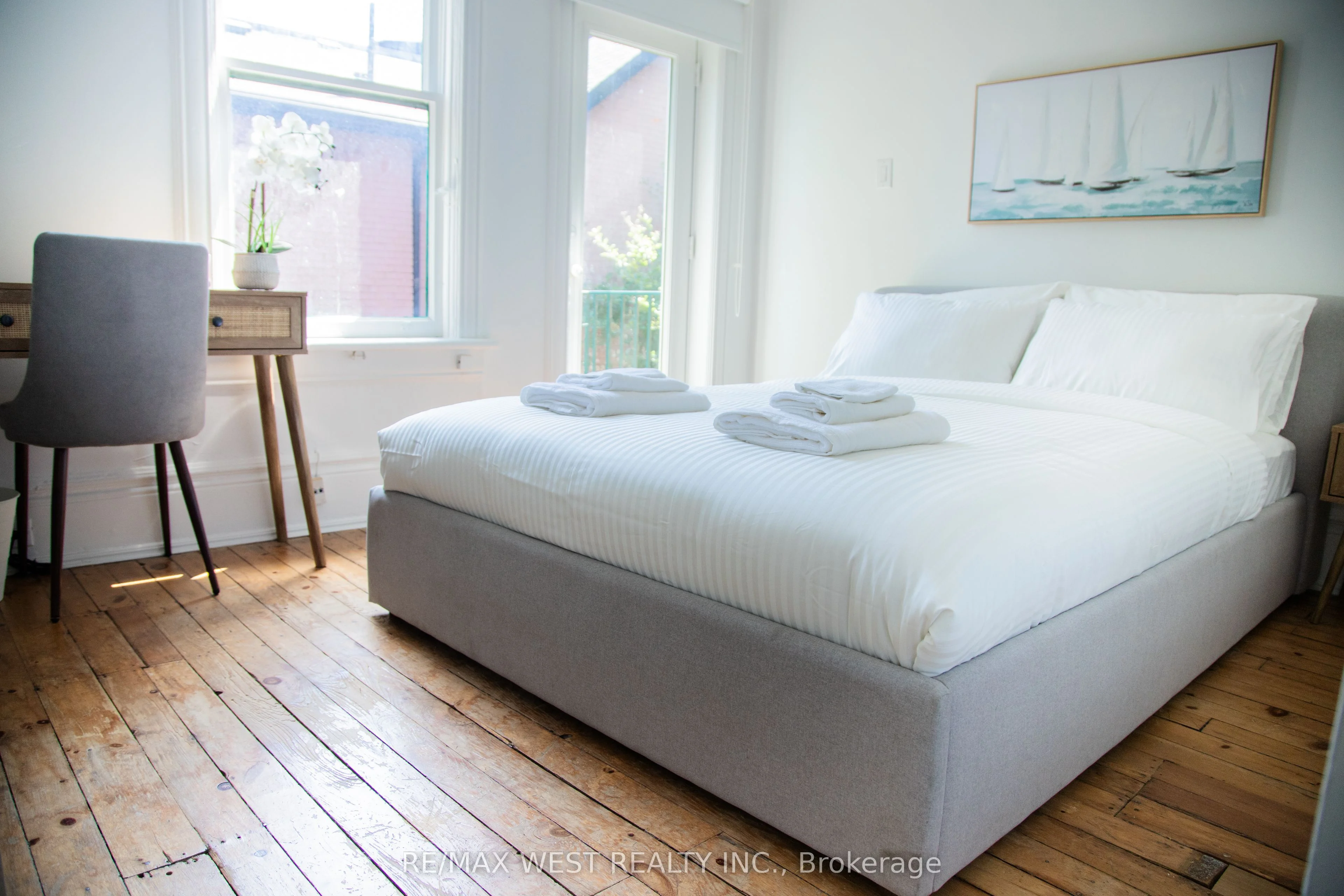 17 Melbourne Avenue 202, Toronto W01, ON M6K 1K1
