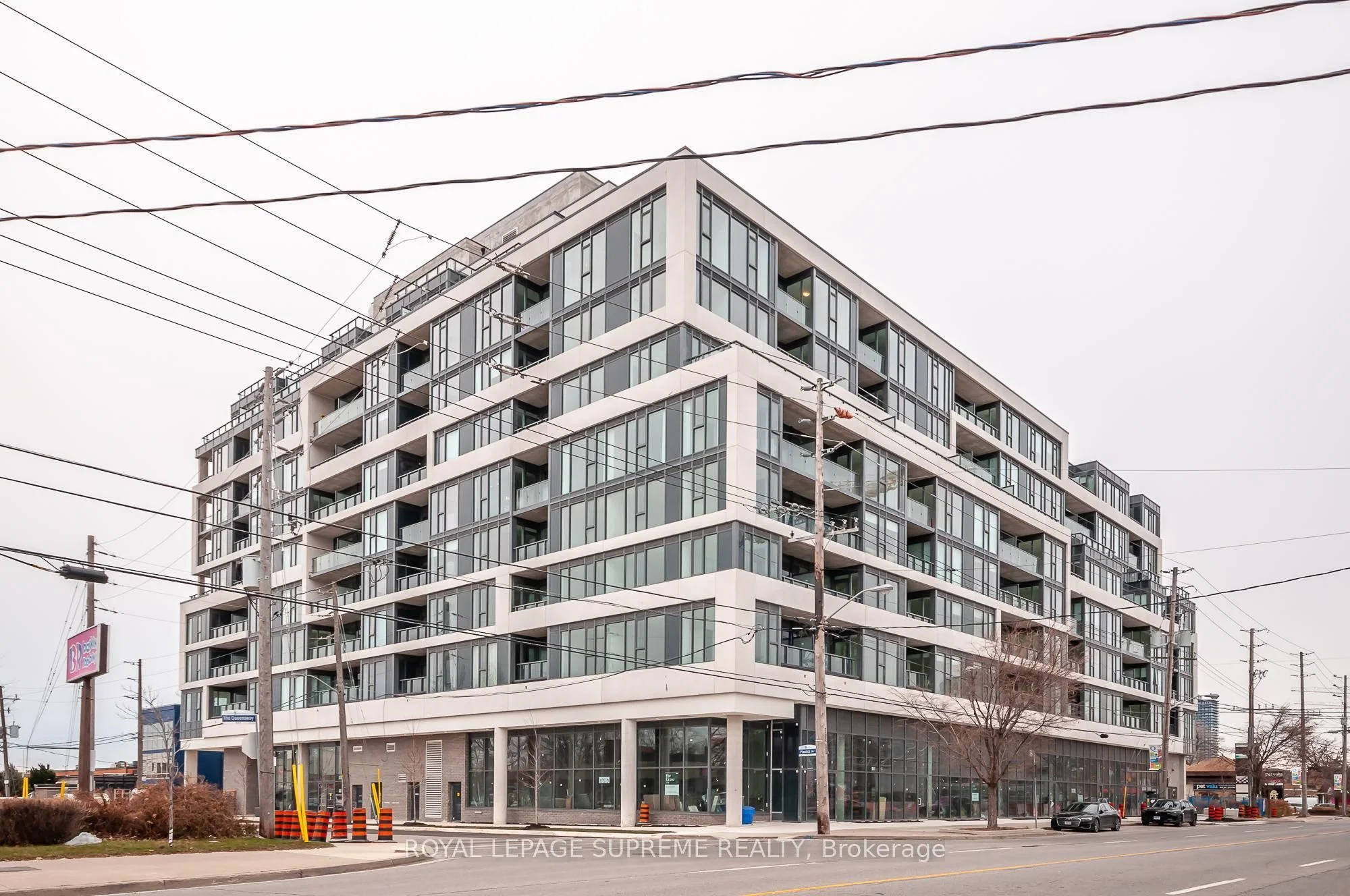#711 859 The Queensway, Toronto W07, On, M8z 1n8