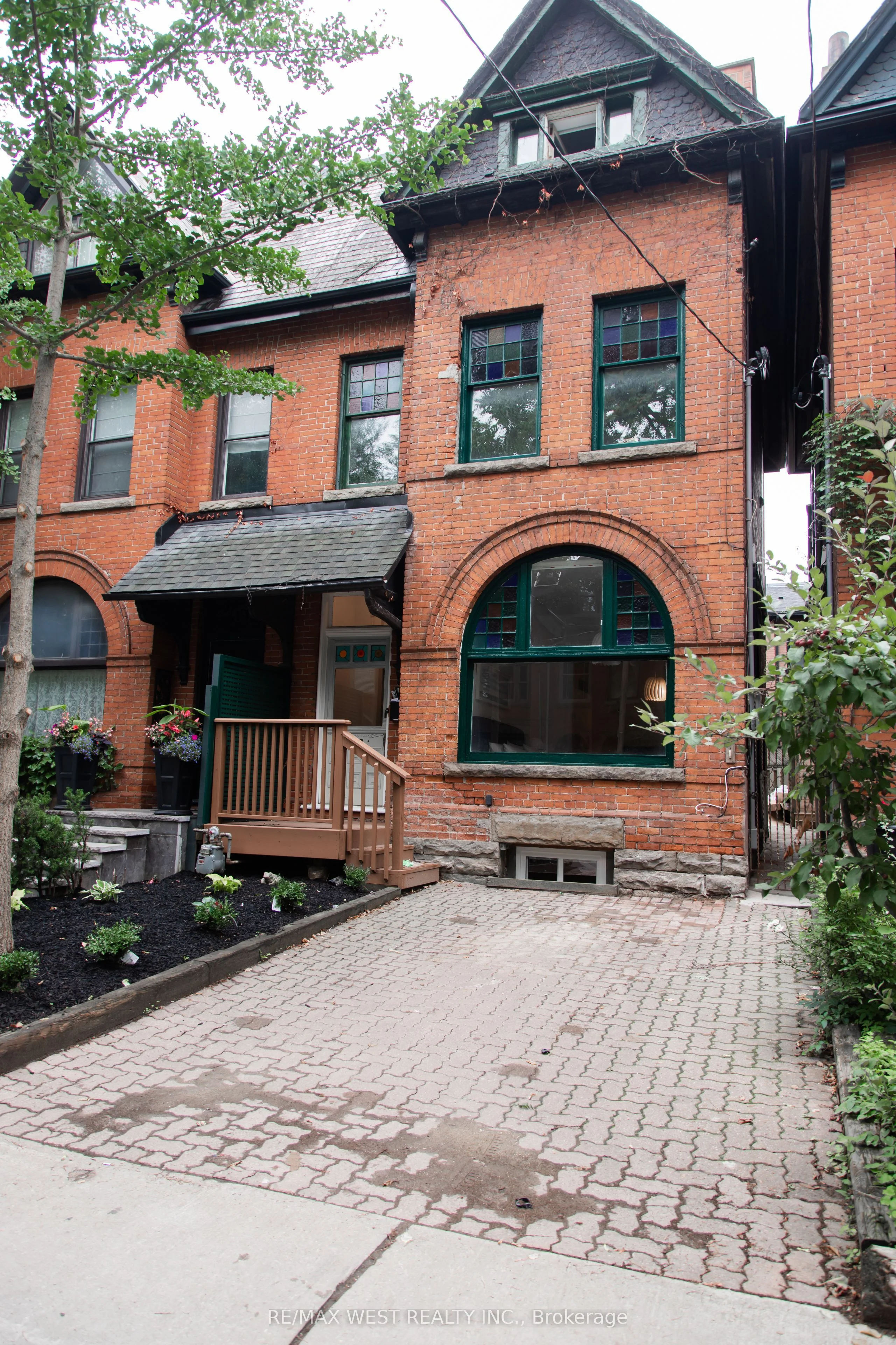 17 Melbourne Avenue 303, Toronto W01, On M6k 1k1
