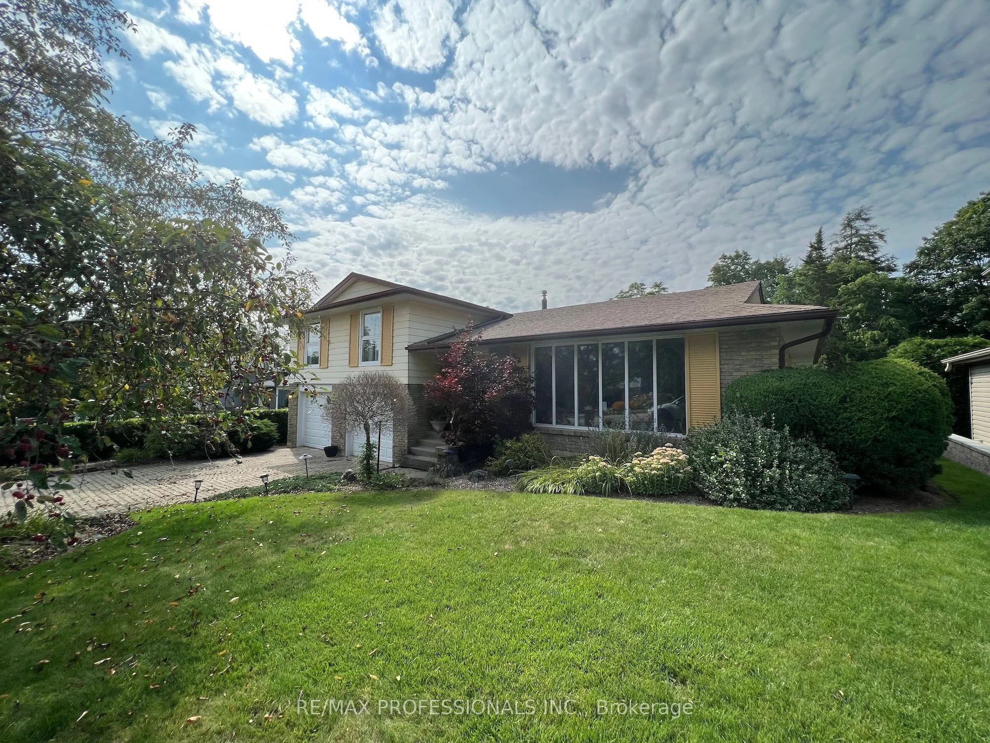 20 NOBLE Court, Halton Hills, ON L7G 1M6