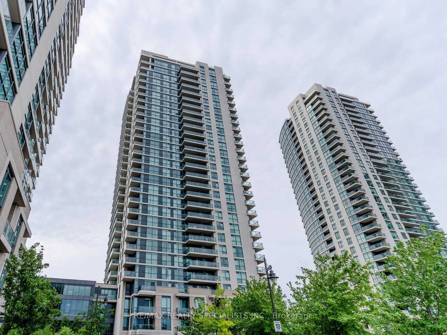215 Sherway Garden Road 1606, Toronto W08, On M9c 0a3