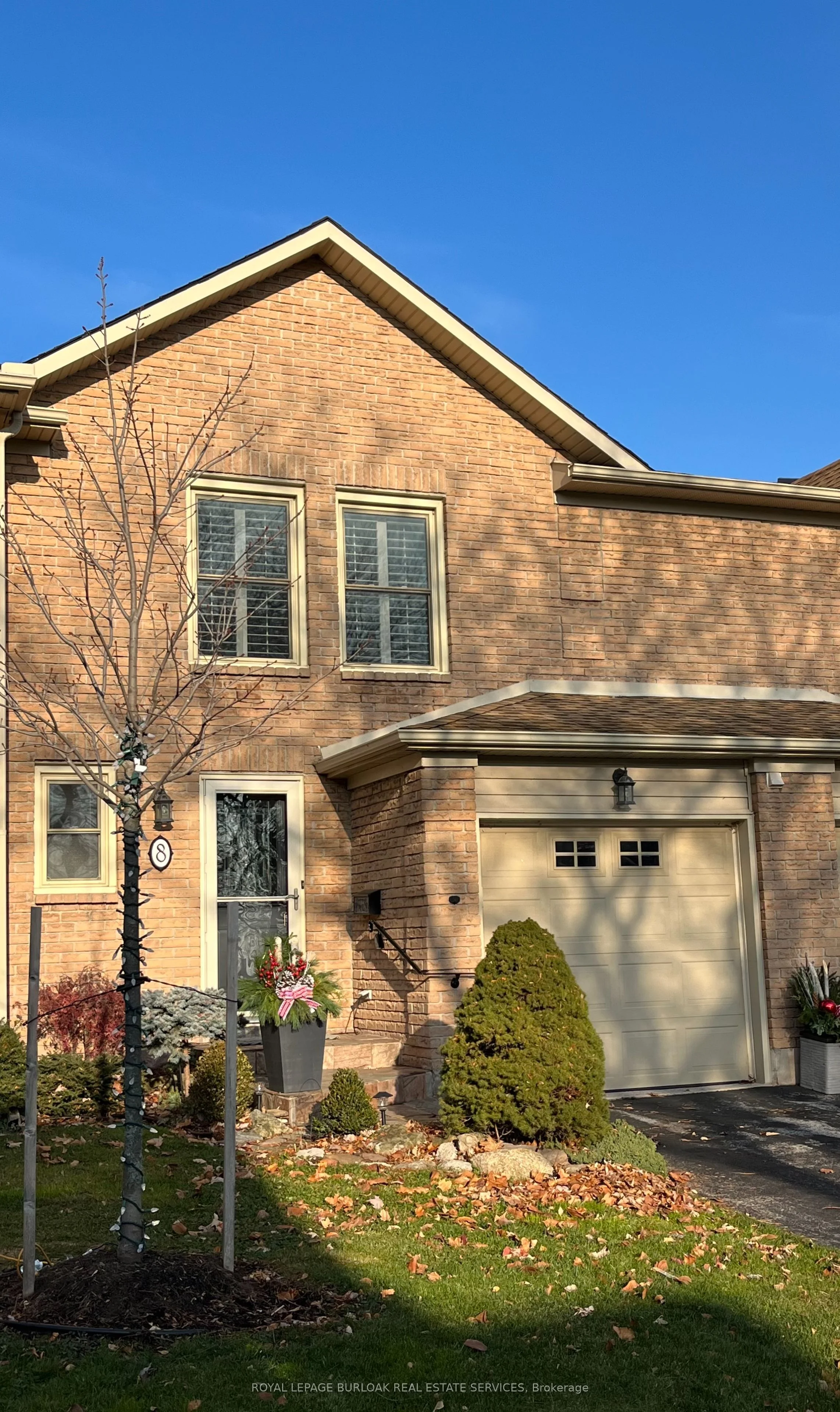 5411 Lakeshore Road 8, Burlington, ON L7L 1E1