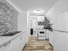 881 Lakeshore Road Upper, Mississauga, On L5e 1e2