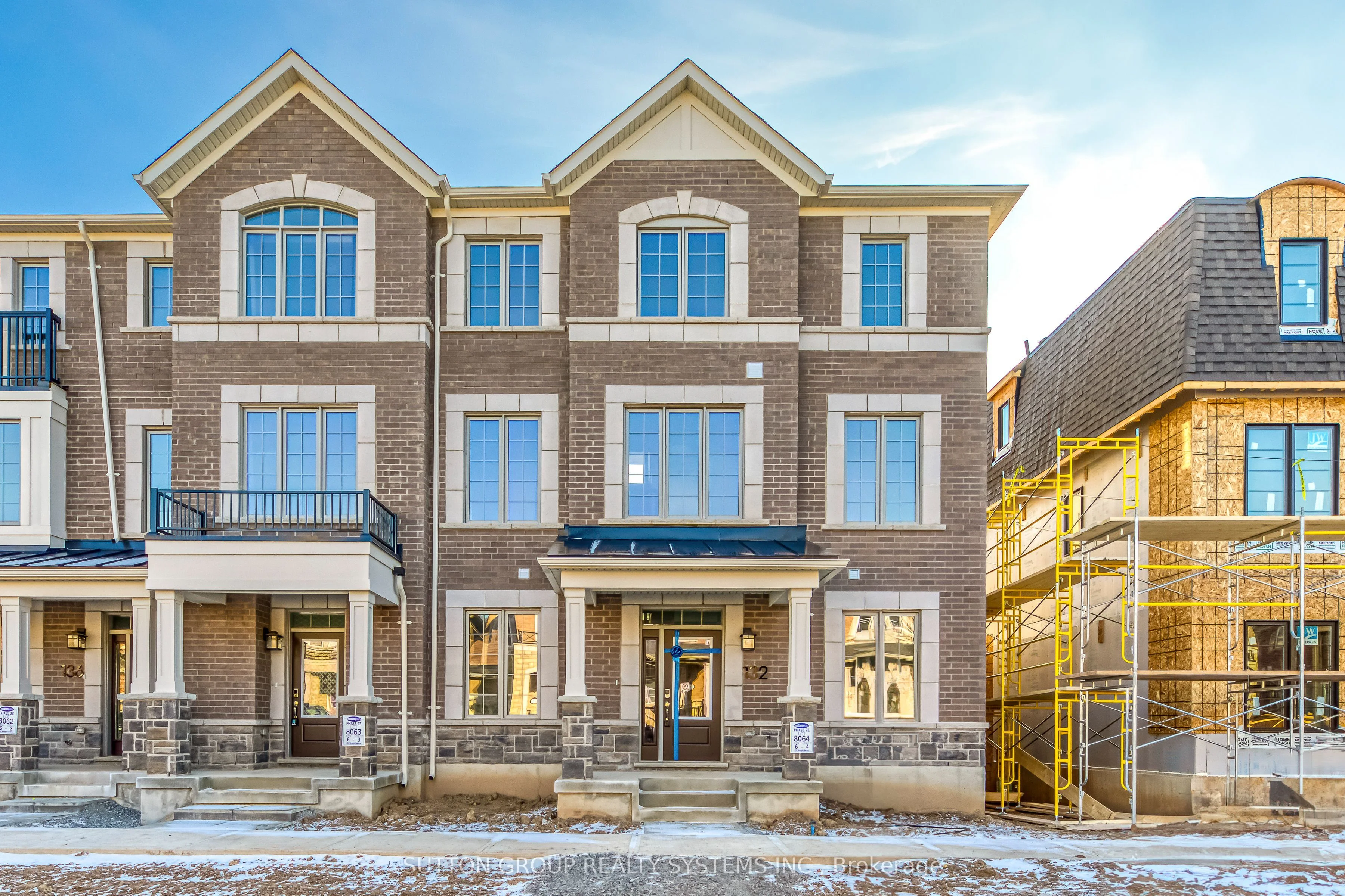 132 Marigold Gardens, Oakville, On L6h 7x7