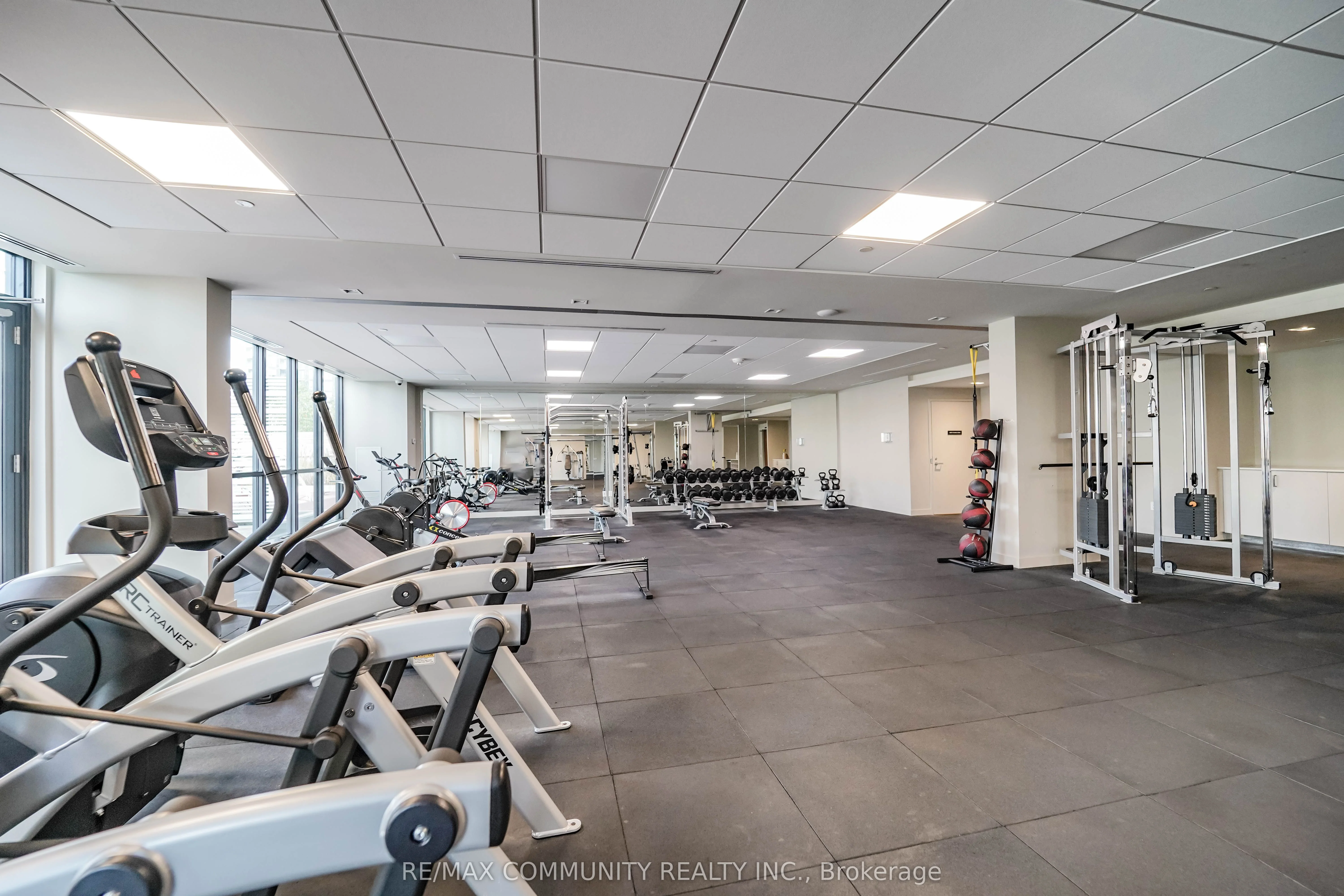 4085 Parkside Village Drive 909, Mississauga, ON L5B 0K9