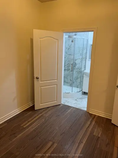 19 Britannia Avenue 101, Toronto W02, On M6n 3t6