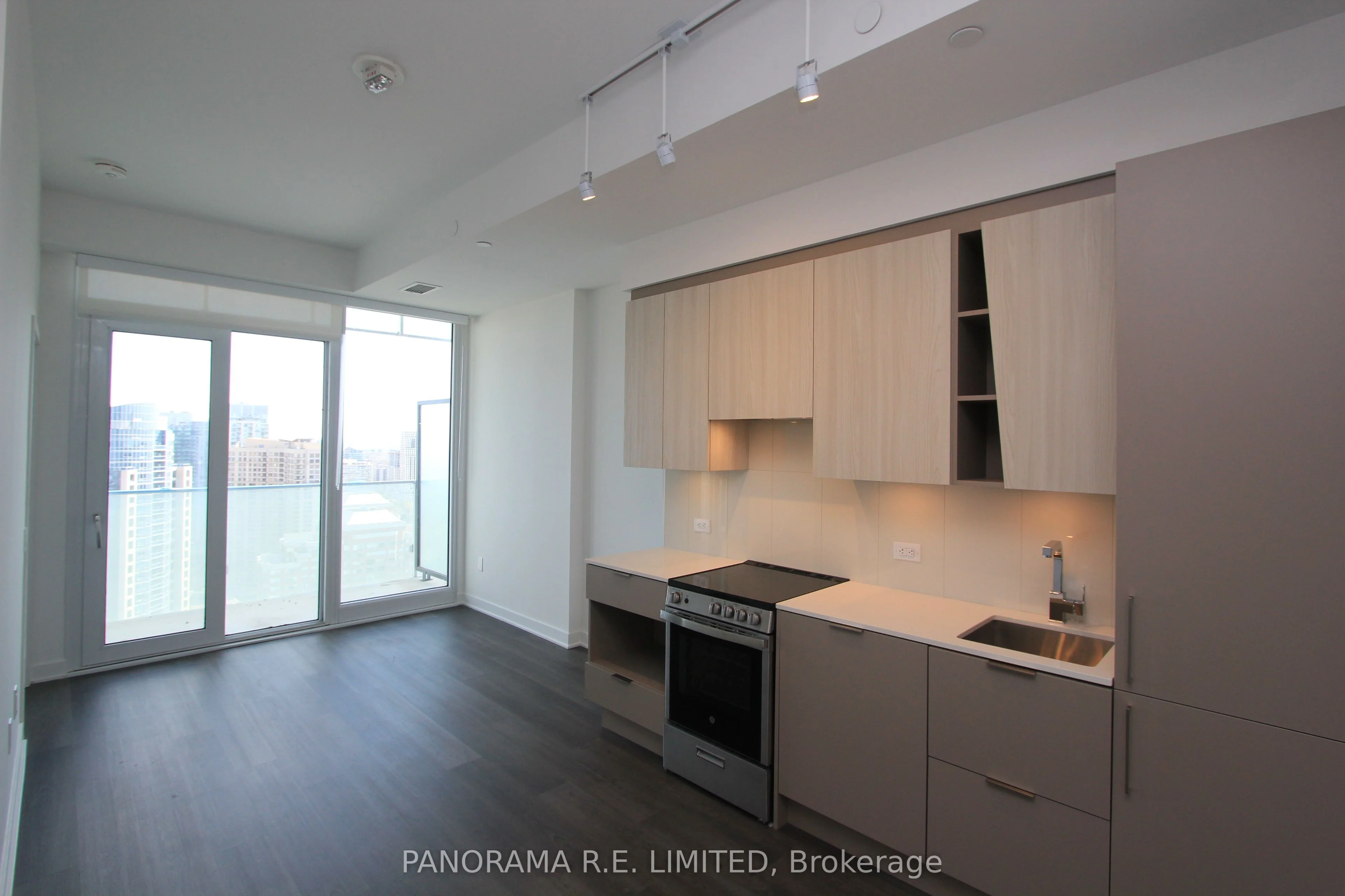 3900 Confederation Parkway 3013, Mississauga, ON L5B 0M3