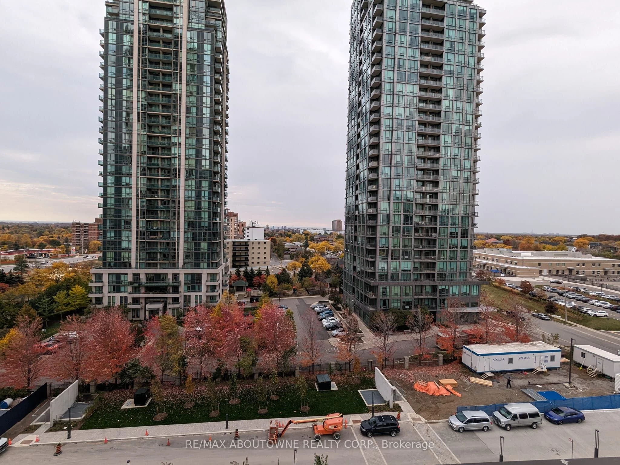 36 Elm Drive W 806, Mississauga, On L5b 1l9