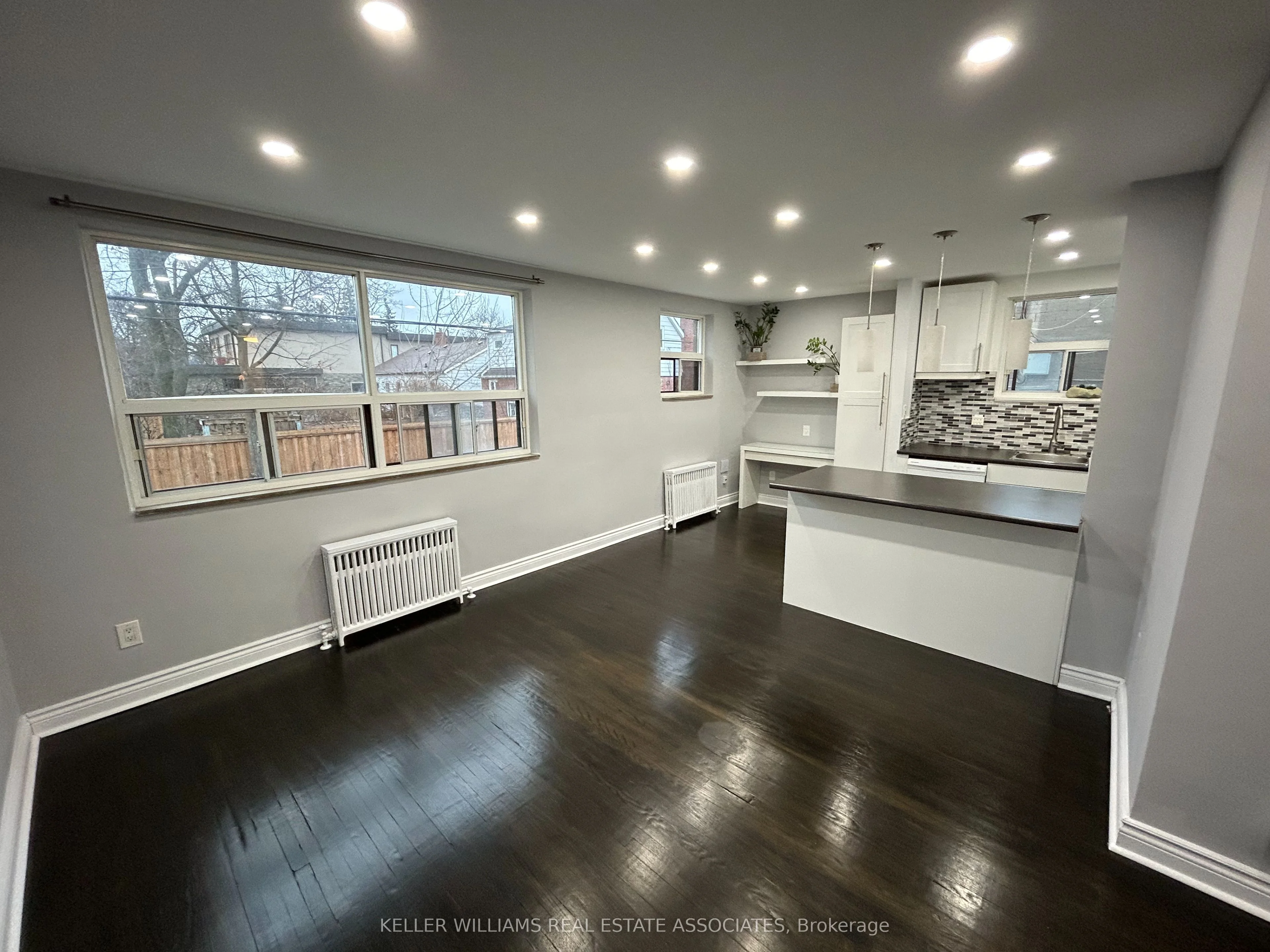 233 Lakeshore Road E 1, Mississauga, On L5g 1g8