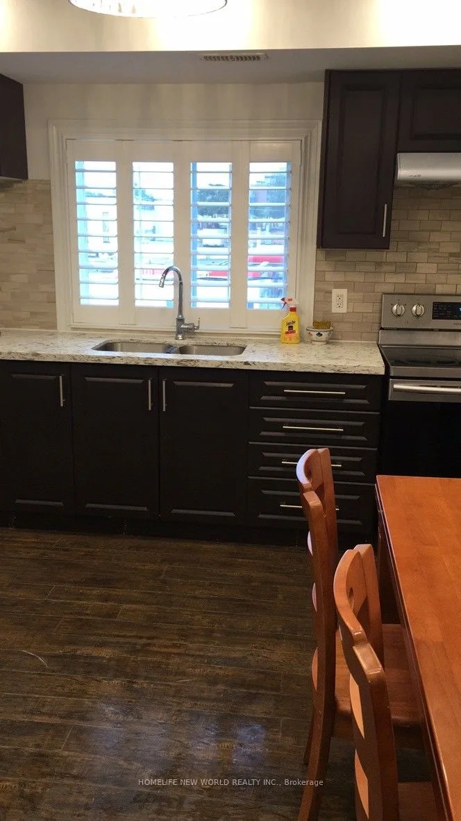 2466 St Clair Avenue W 303, Toronto W03, On M6n 1l3