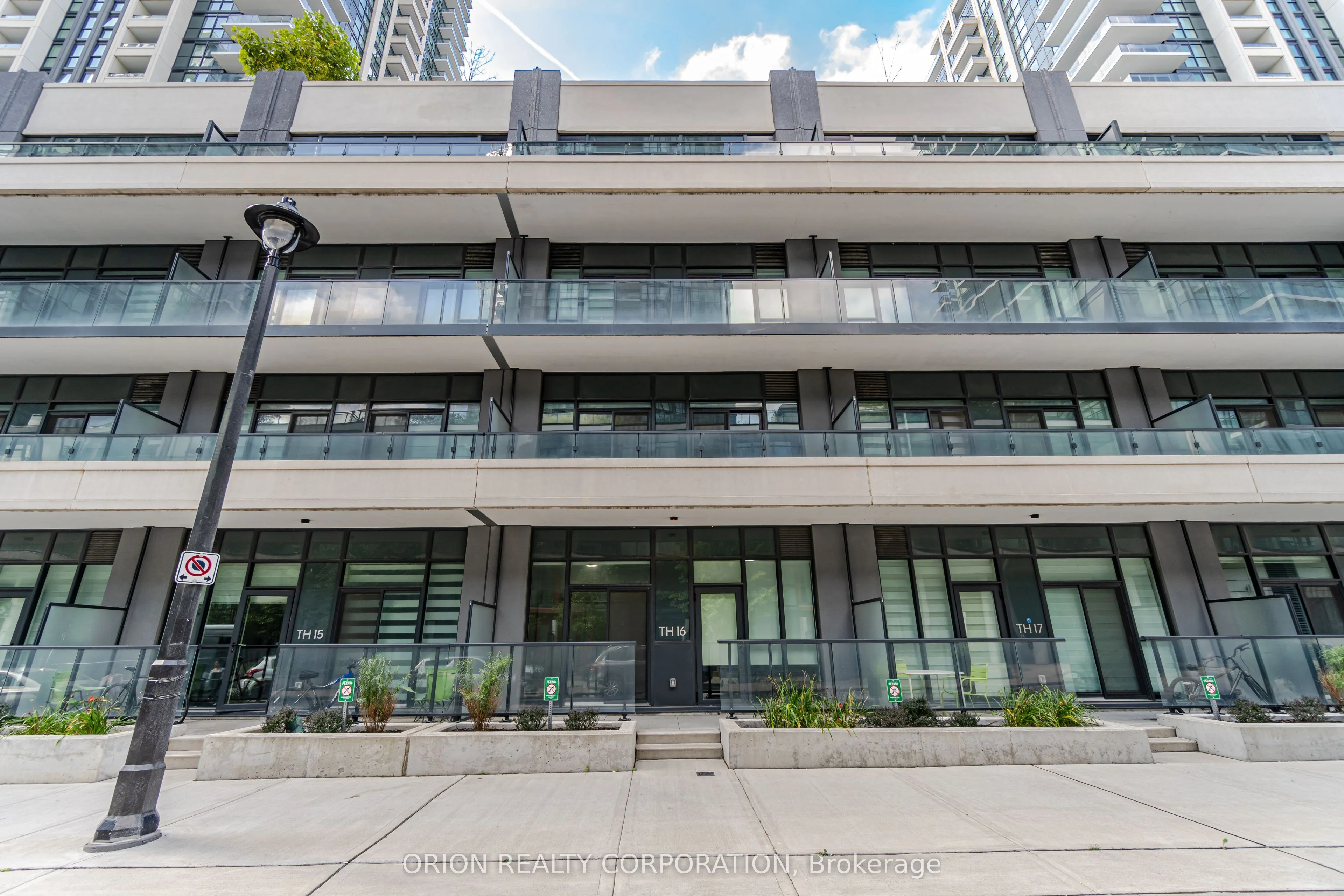 4055 Parkside Village Drive TH 16, Mississauga, ON L5B 0K2