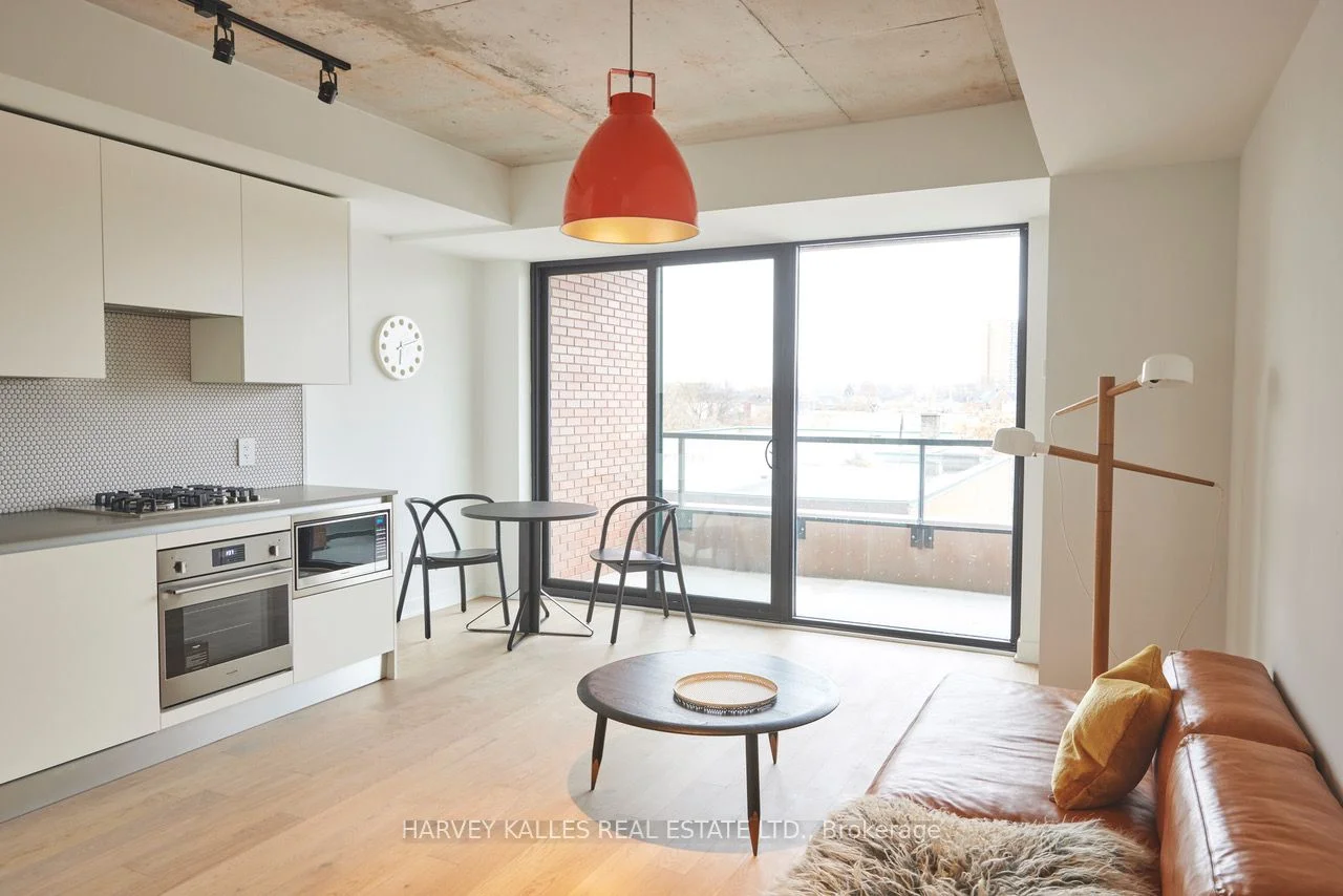 2720 Dundas Street 319, Toronto W02, ON M6P 0C3