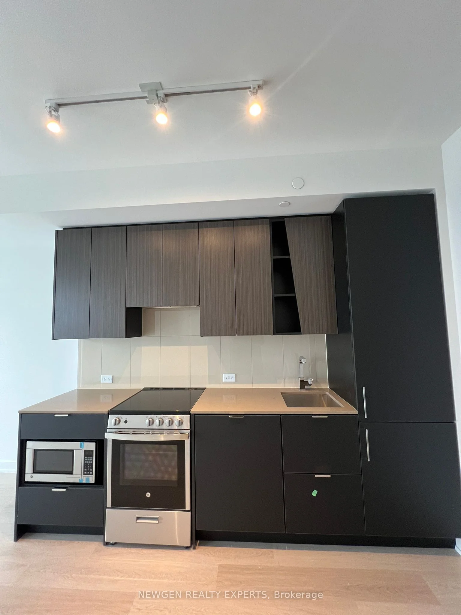3883 Quartz Road 4007, Mississauga, On L5b 0m4