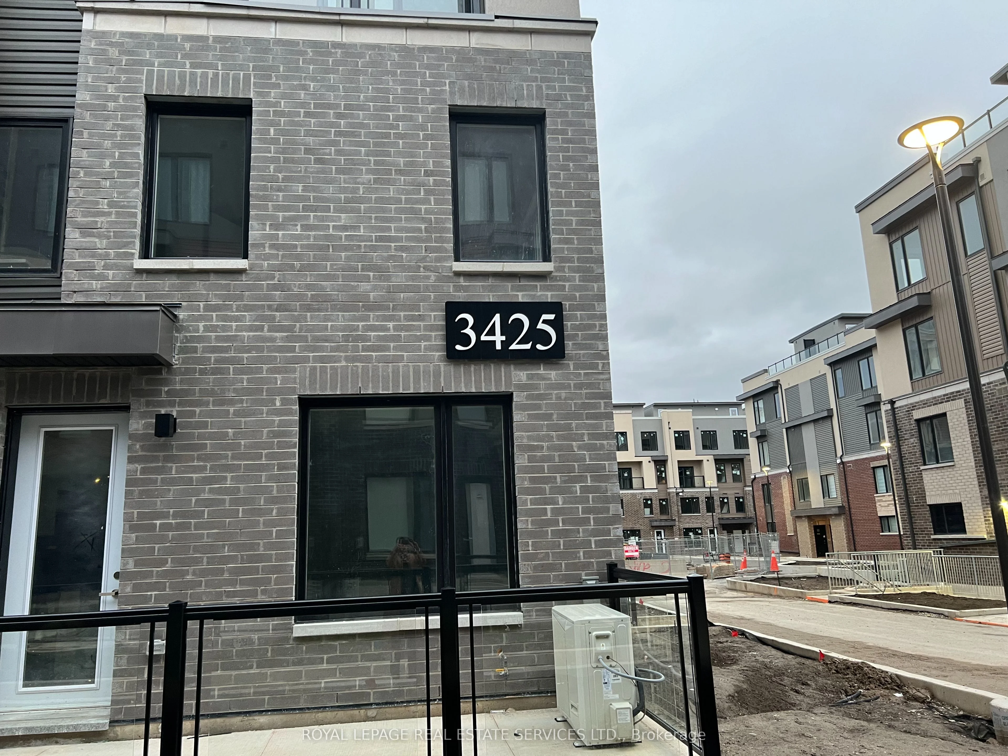 3425 Ridgeway Drive 4, Mississauga, ON L5L 0B9