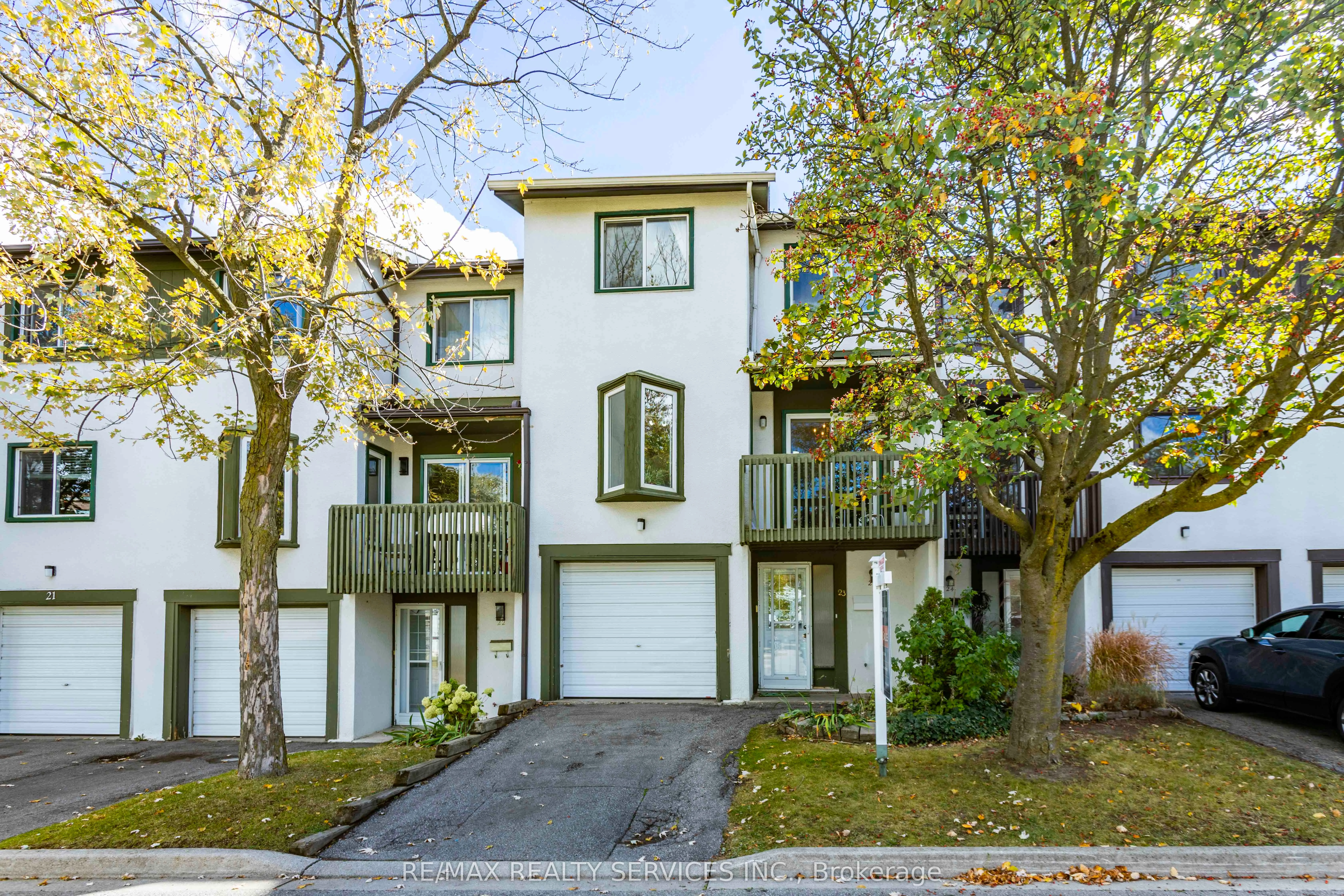 2651 Aquitaine Avenue 23, Mississauga, On L5n 1v5