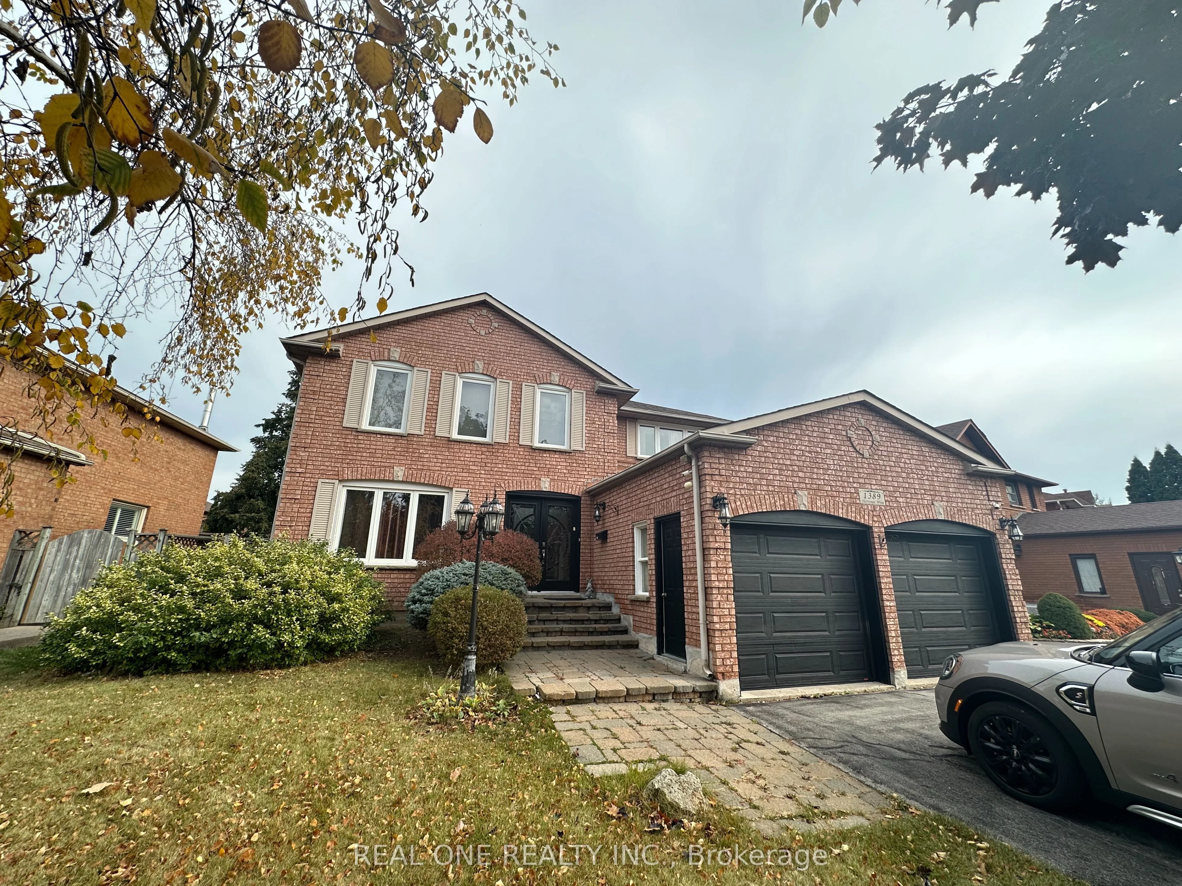 1389 Heritage Way, Oakville, ON L6M 3C2