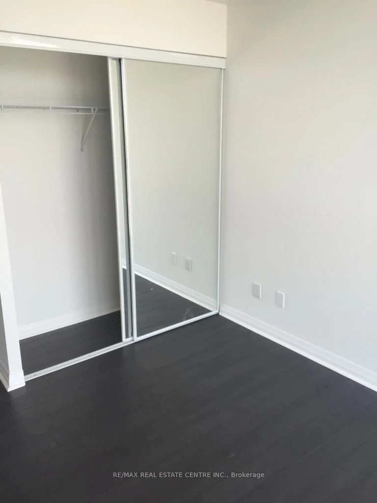 75 Eglinton Avenue W 1109, Mississauga, ON L5R 0E5