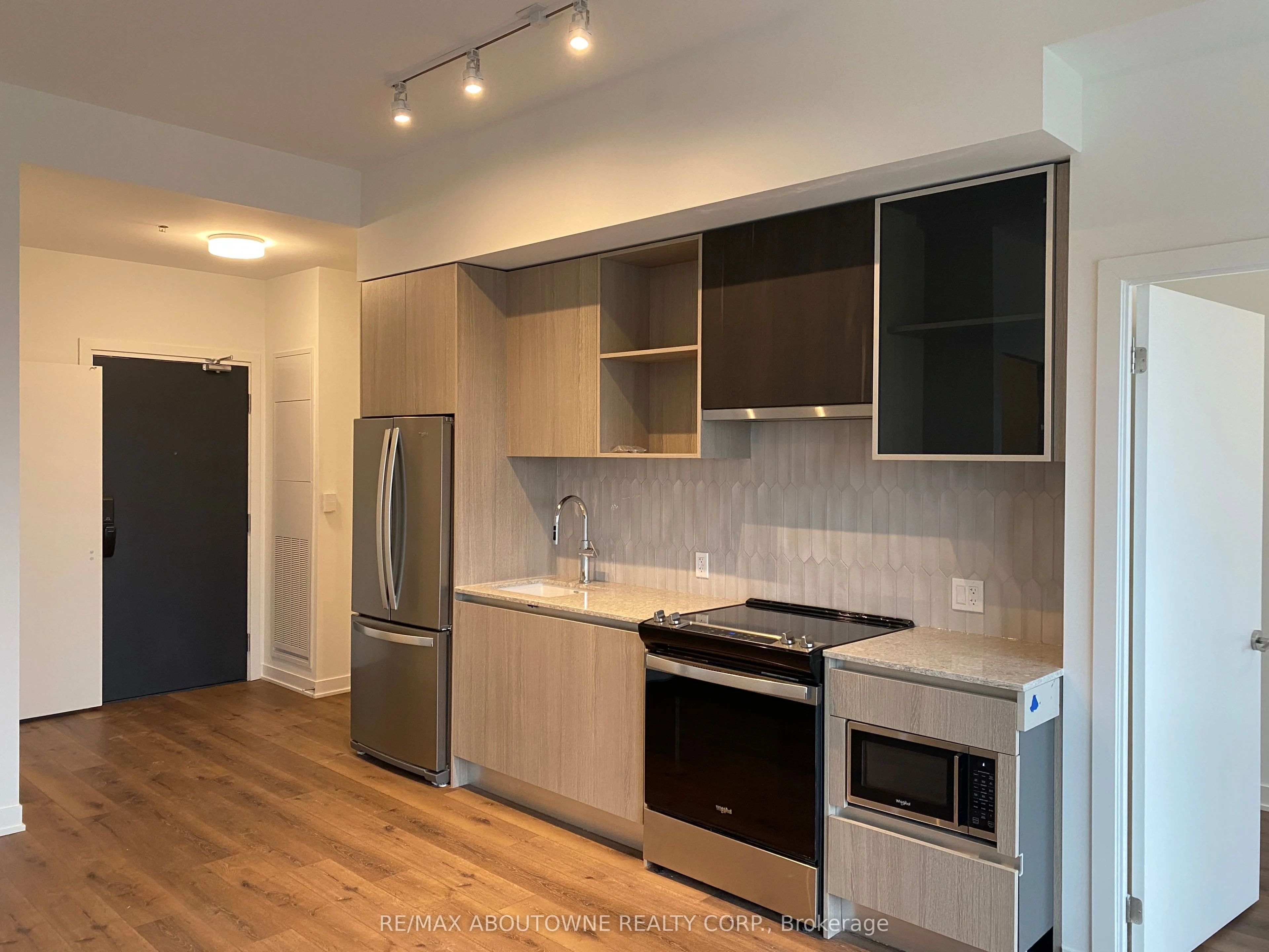 405 Dundas Street W 502, Oakville, ON L6M 4M2
