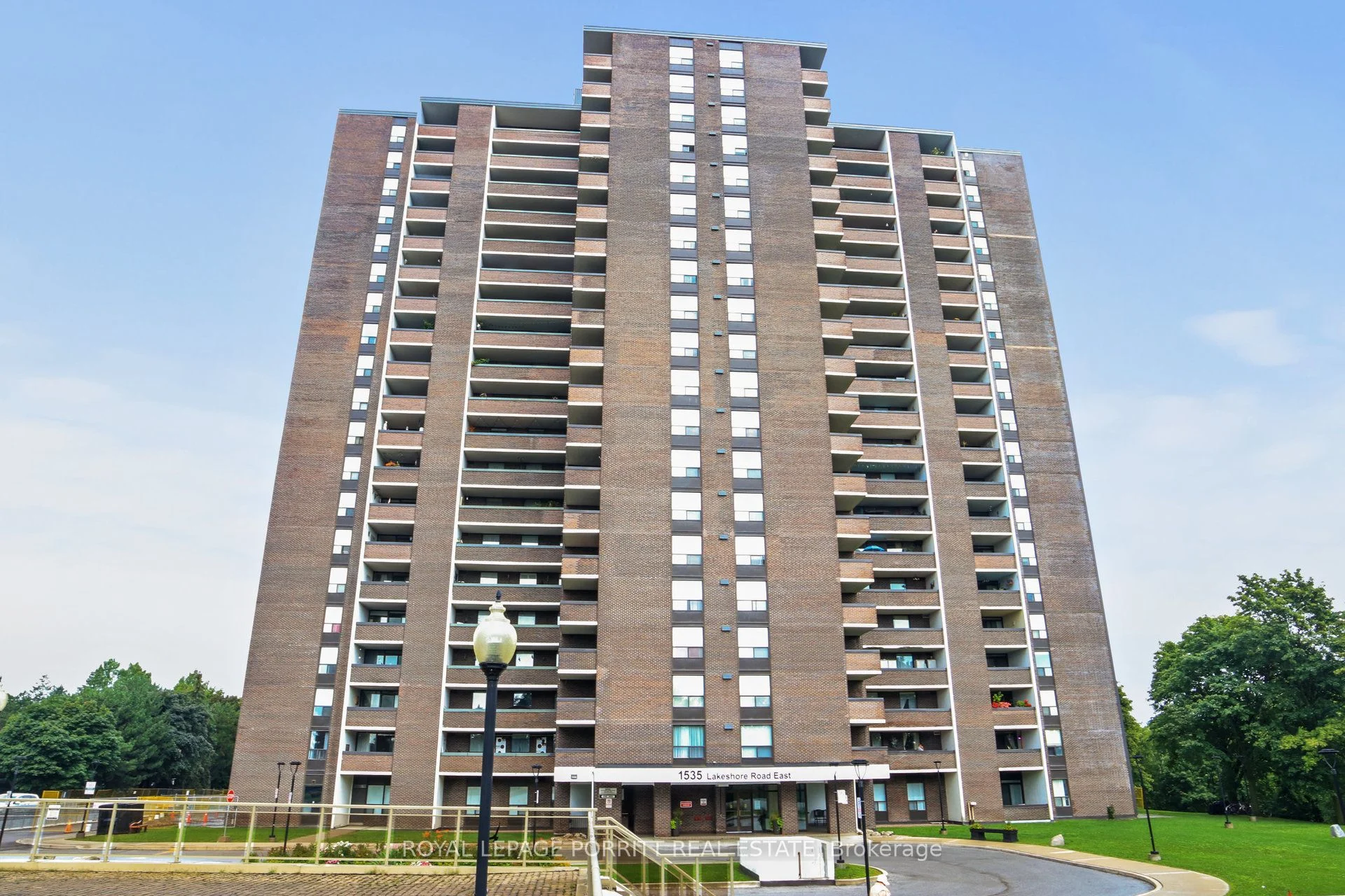 1535 Lakeshore Road E 1407, Mississauga, On L5e 3e2