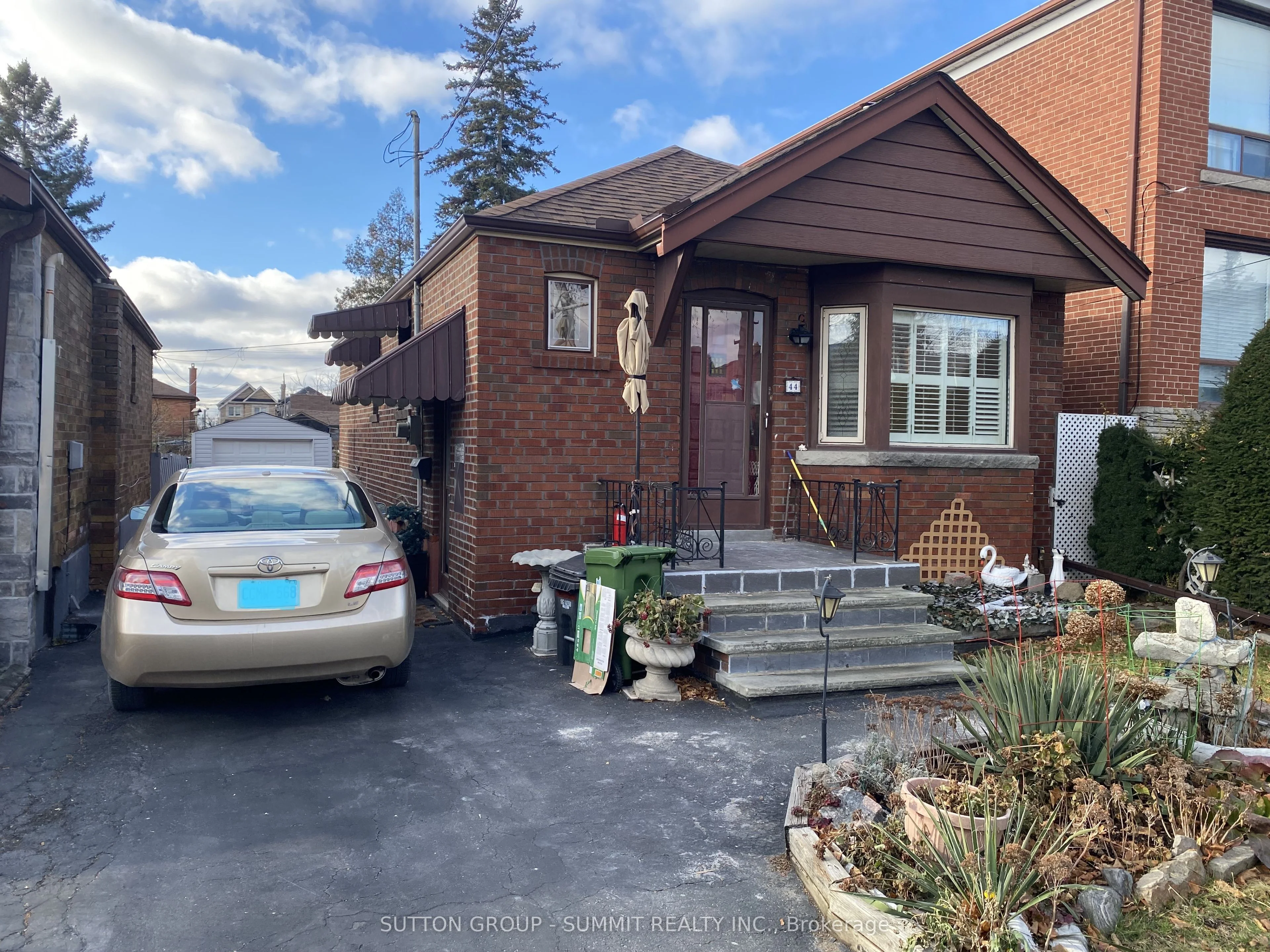 44 Montcalm Avenue Main, Toronto W04, ON M6E 4N7