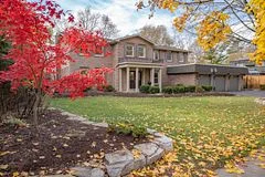 244 Colchester Drive E, Oakville, On L6j 5s5